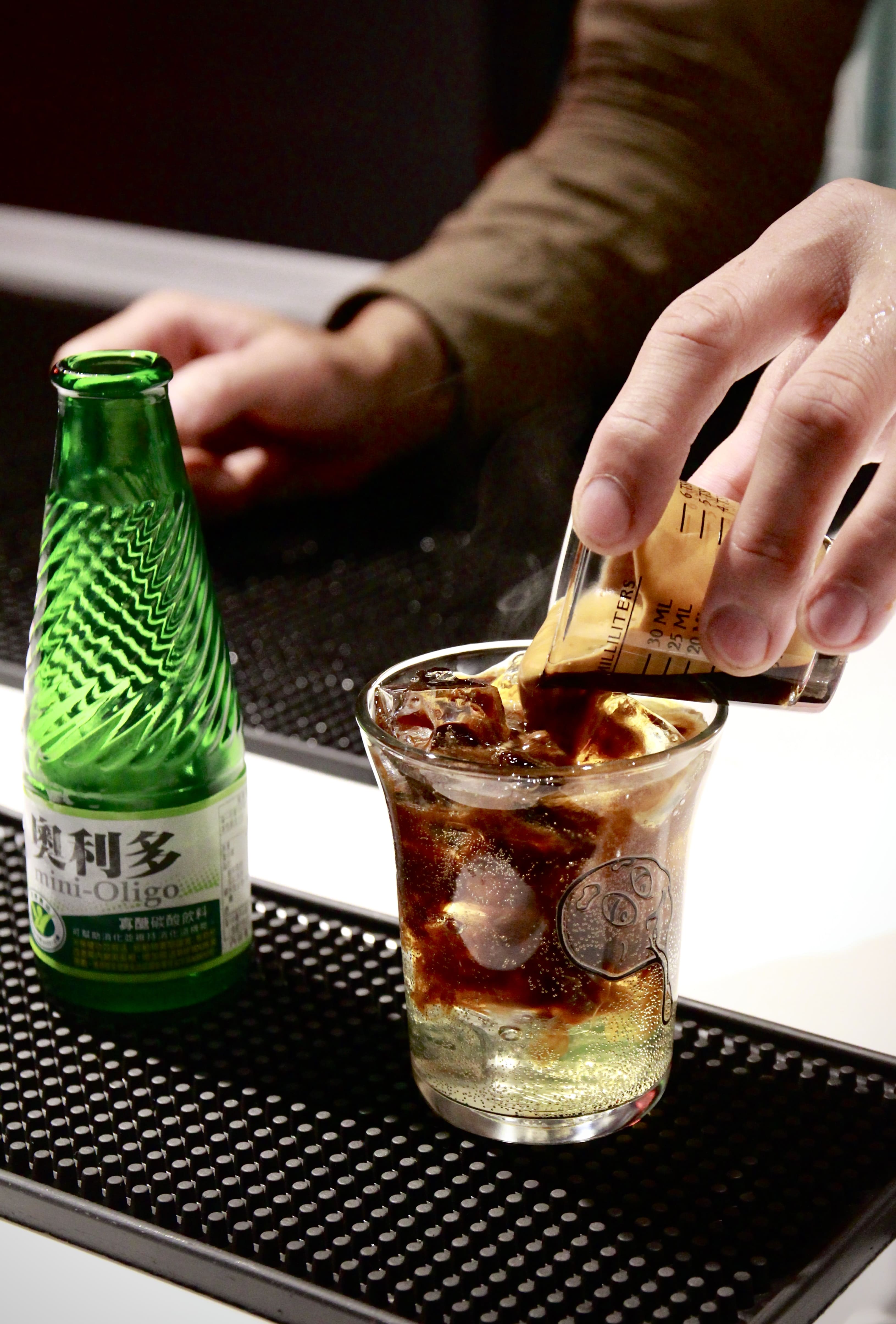  酸甜清爽的「奧！我就喝這個啦～」，像是台版西西里咖啡。（150元／杯）