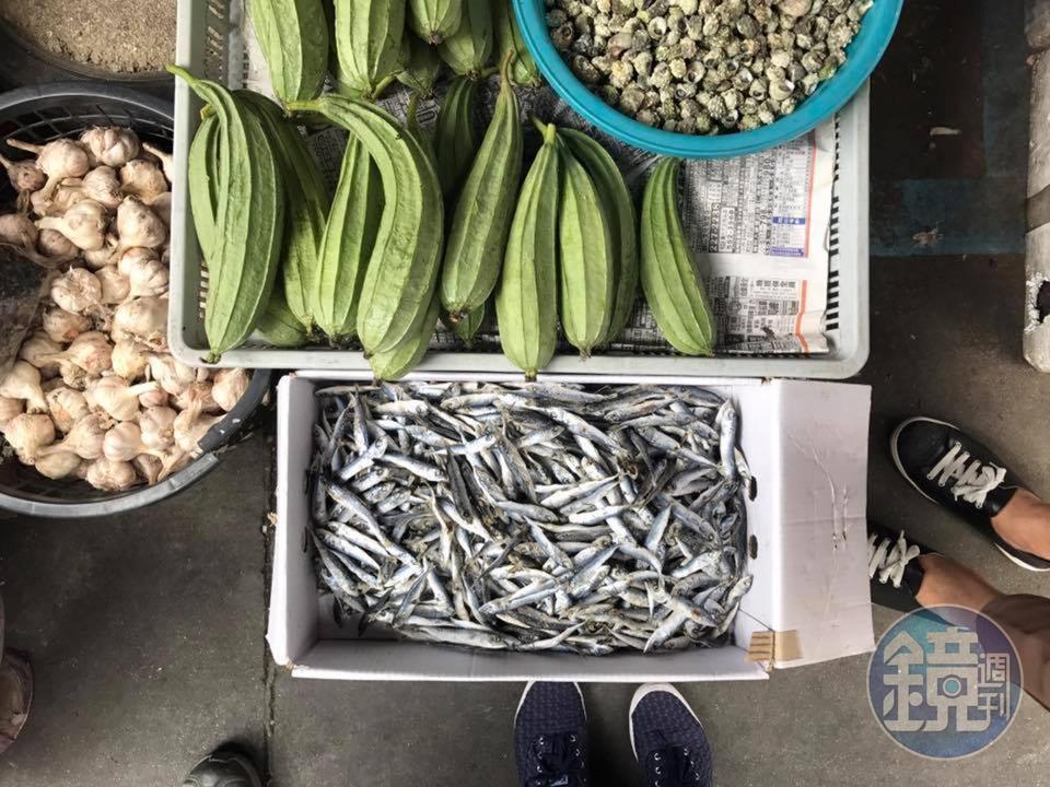 澎湖土質多沙、氣候乾旱，適合瓜類生長，在地的稜角絲瓜甜脆耐煮。