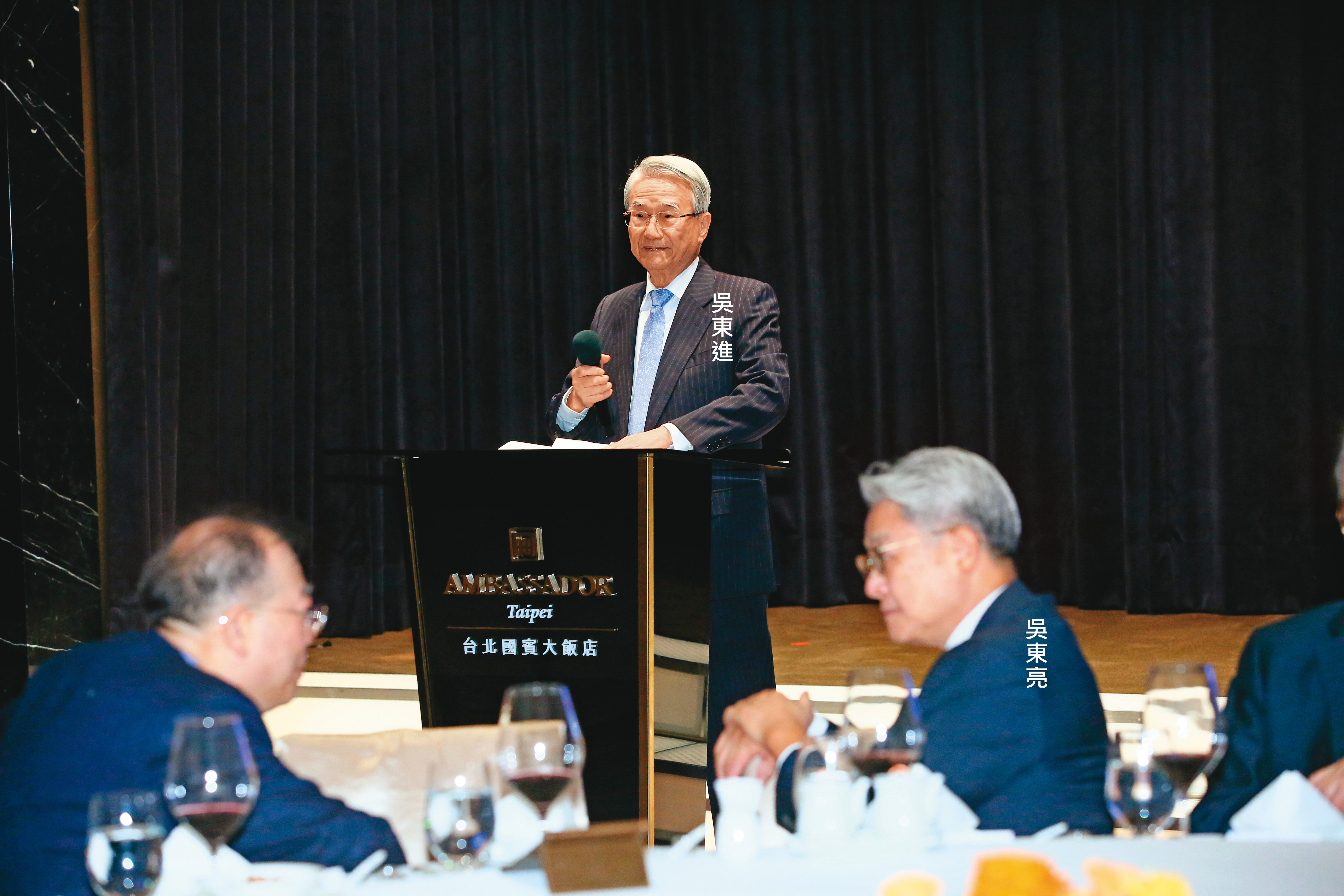新光金大股東力促和台新金合併，吳東進和吳東亮兄弟是否有共識，將成關鍵。
