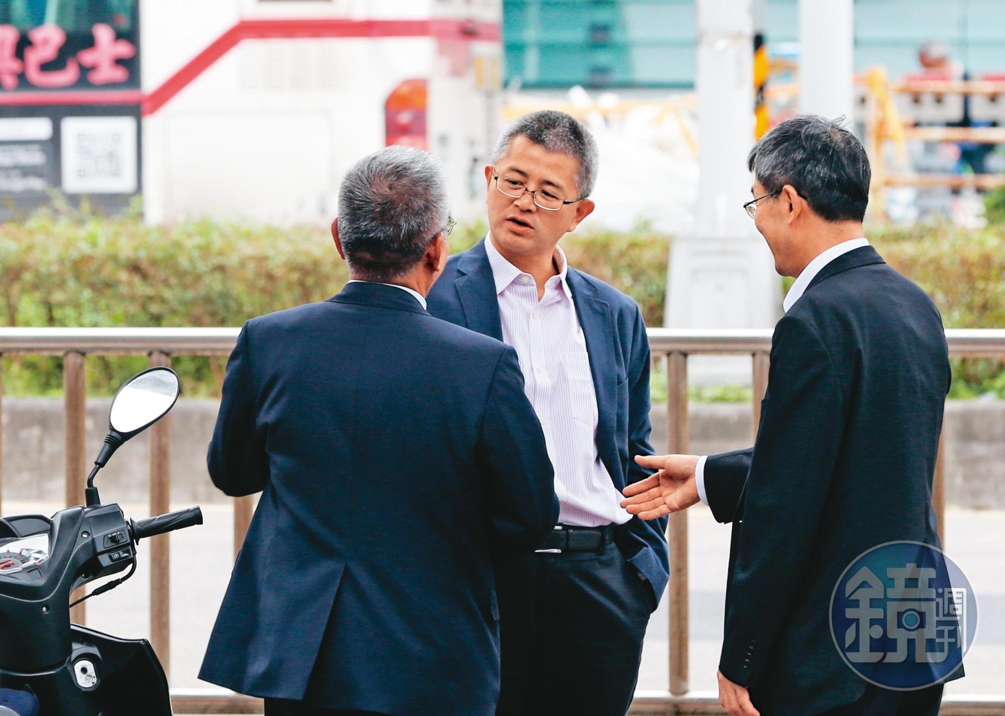 新光金大股東洪士琪3月底就在董事會上提成立合併案工作小組。
