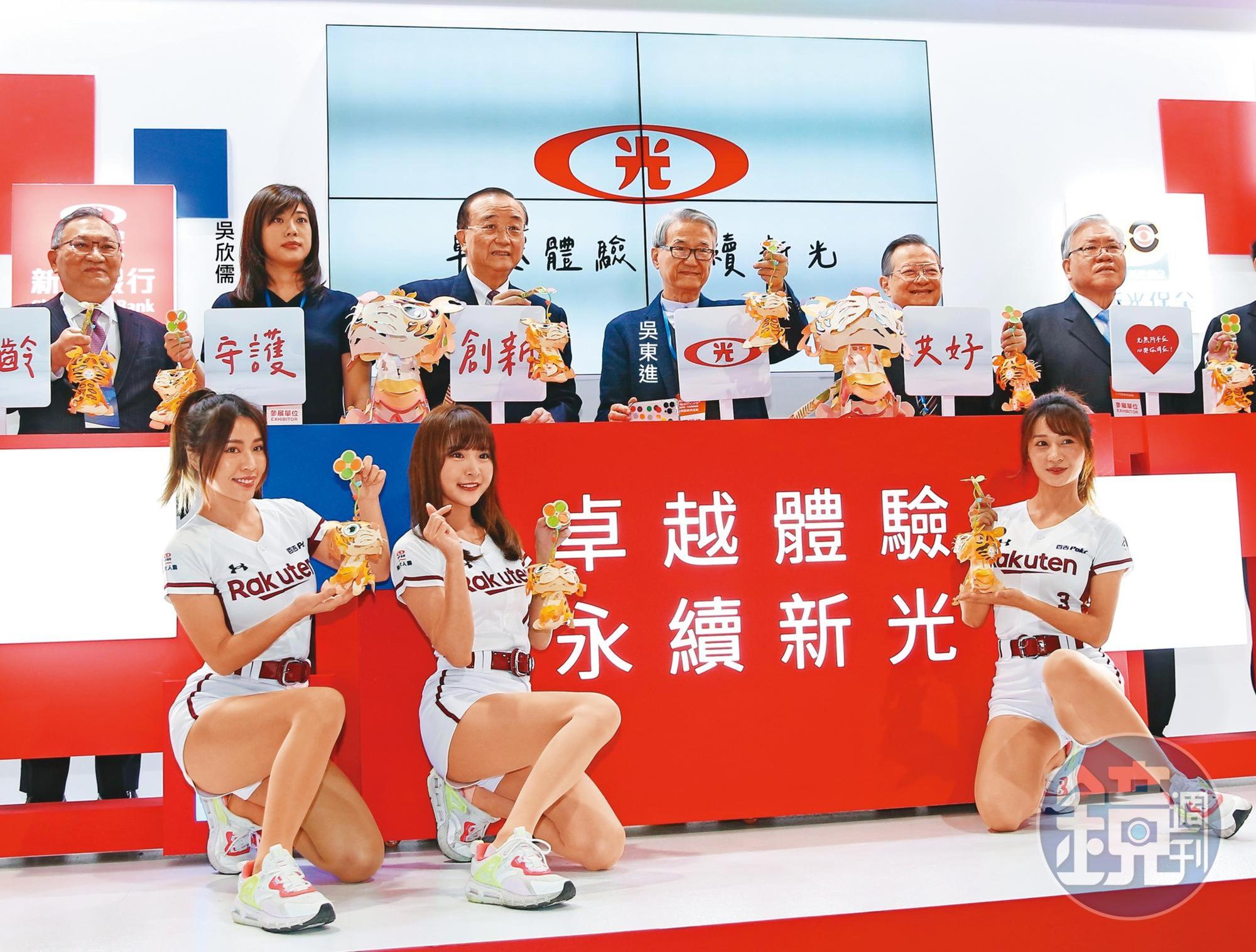 吳東進退居幕後仍運用集團資源,插手新光金事務。