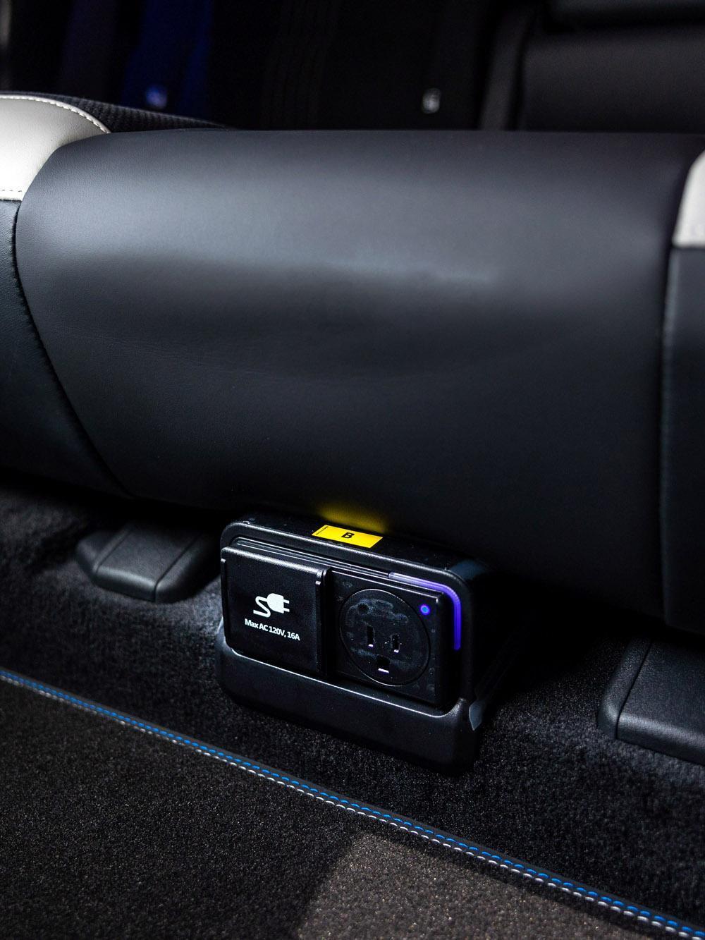 搭載V2L車內電器電源分享，隨時可在車內使用110V的電子設備，為日常通勤或是長途旅行增添更多便利性。