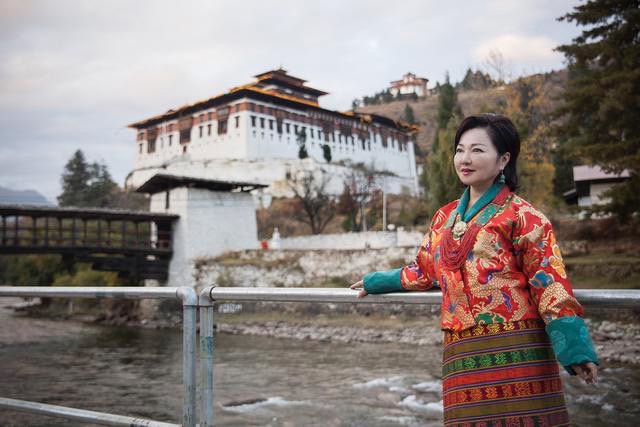 白冰冰祈求媽祖娘娘保佑，趕快讓疫情結束。(陳孝志提供)（陳孝志提供）