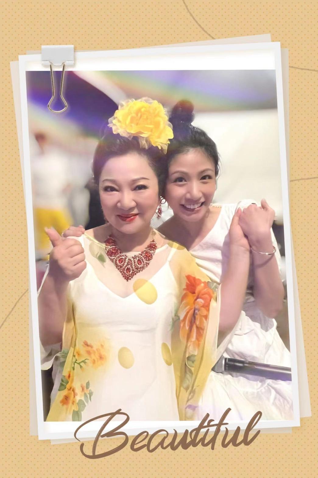 白冰冰及李千那昨一起擔任媽祖娘娘祝壽的表演嘉賓。(陳孝志提供)