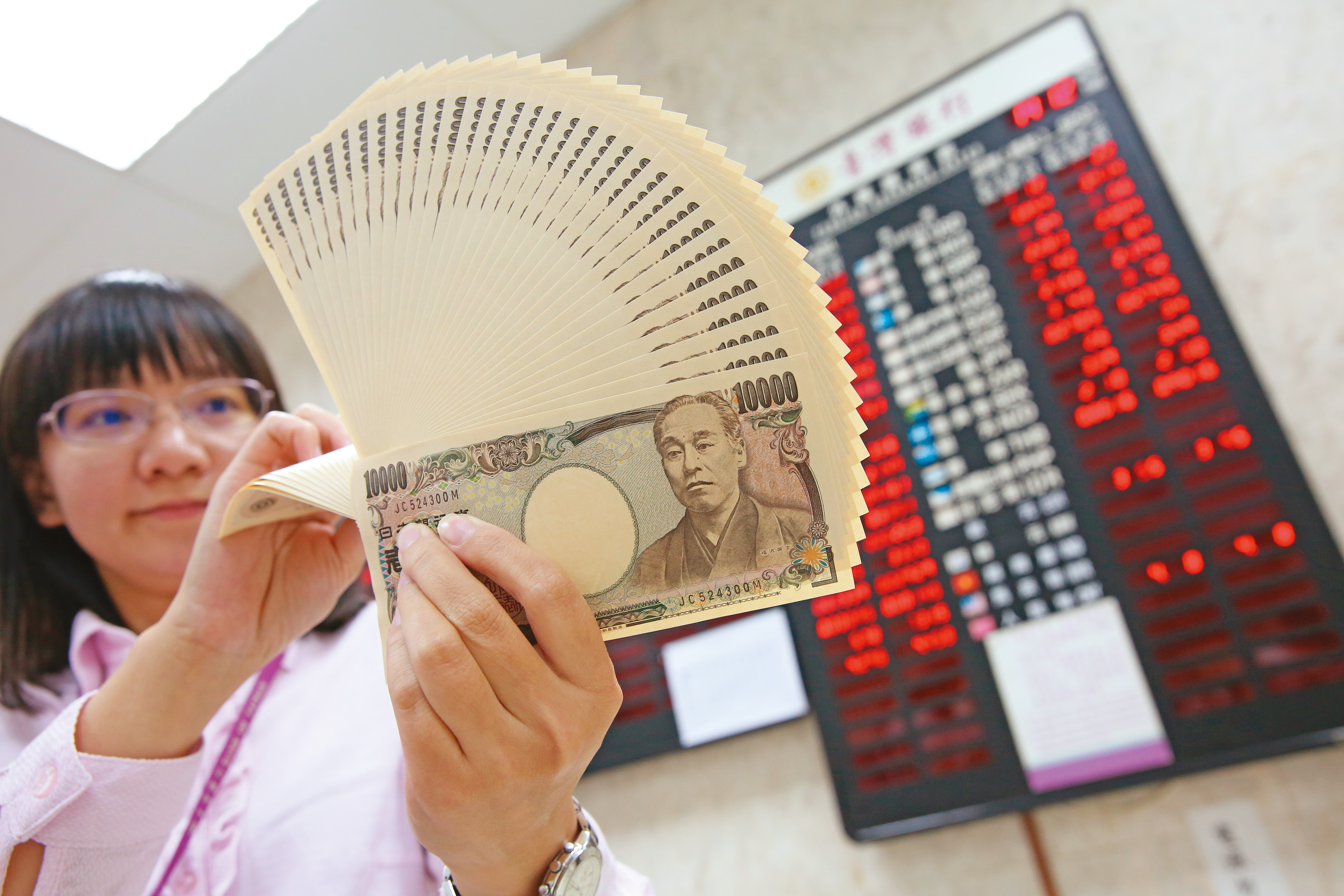 有網友認為現在正是買日圓的最好時機，但多數網友卻不認同。（本刊資料照）