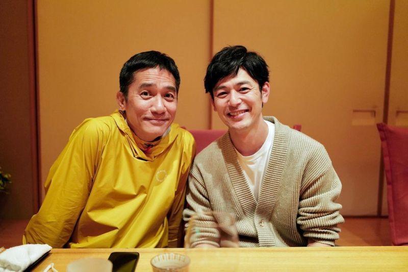妻夫木聰和梁朝偉一起造訪東京六本木壽司名店，妻夫木聰開心曬合照。（翻攝自妻夫木聰IG）