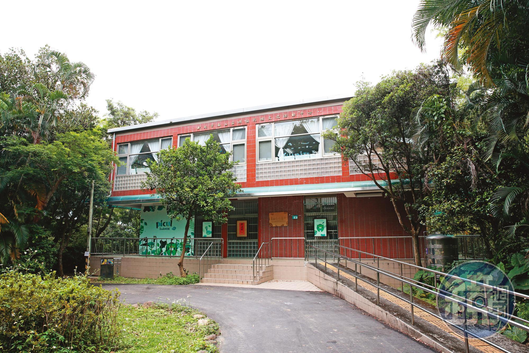 新北市泰山森林書屋是朱立倫擔任市長時期的政績，如今遭譏淪蚊子館。