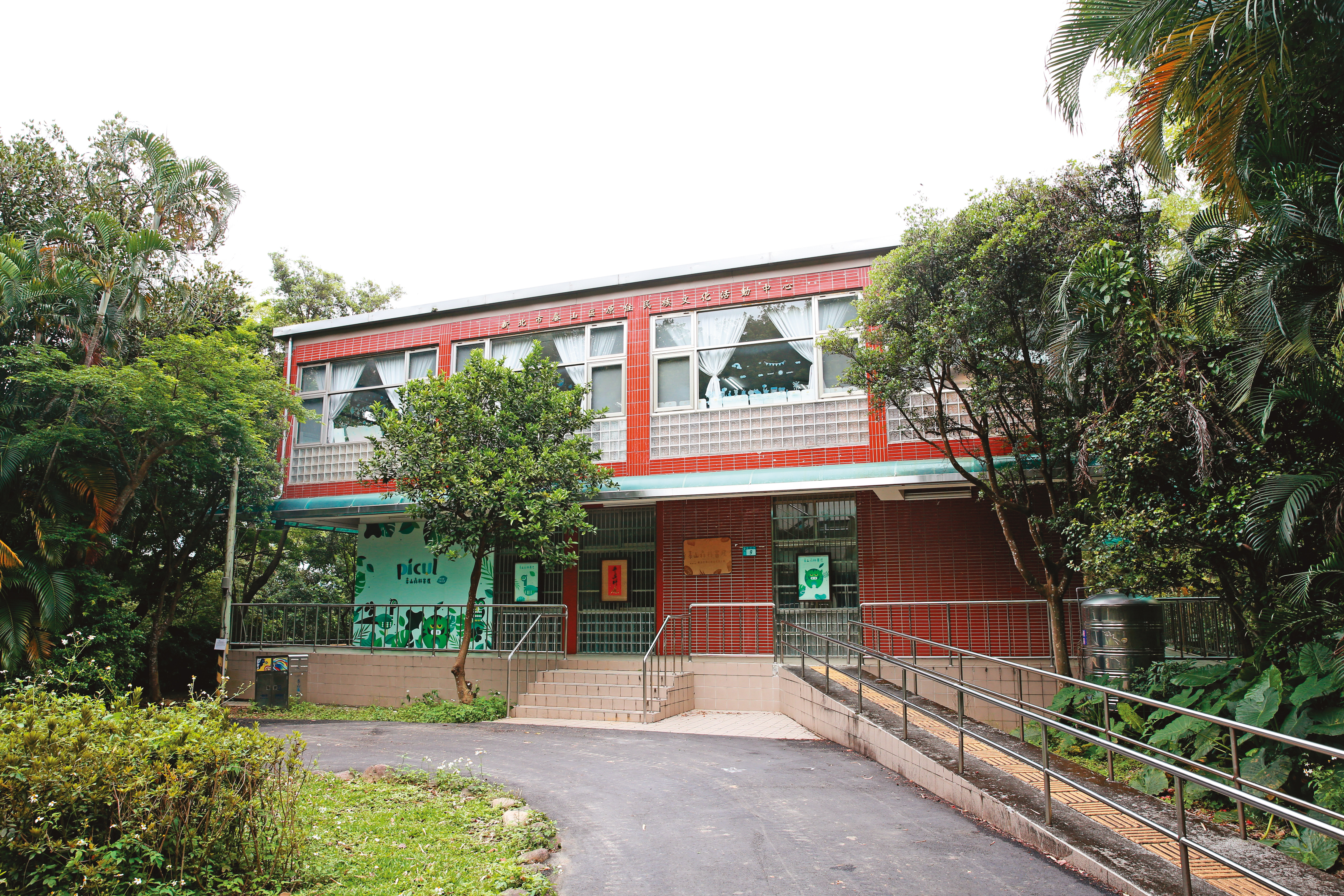 新北市泰山森林書屋是朱立倫擔任市長時期的政績,如今遭譏淪蚊子館。