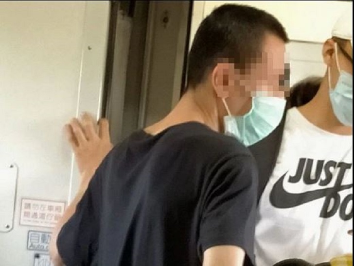 Y女在自強號列車上被性騷擾，2年後發現嫌犯對其他女乘客再犯，拍下照片po網讓他被定罪。（翻攝Dcard）
