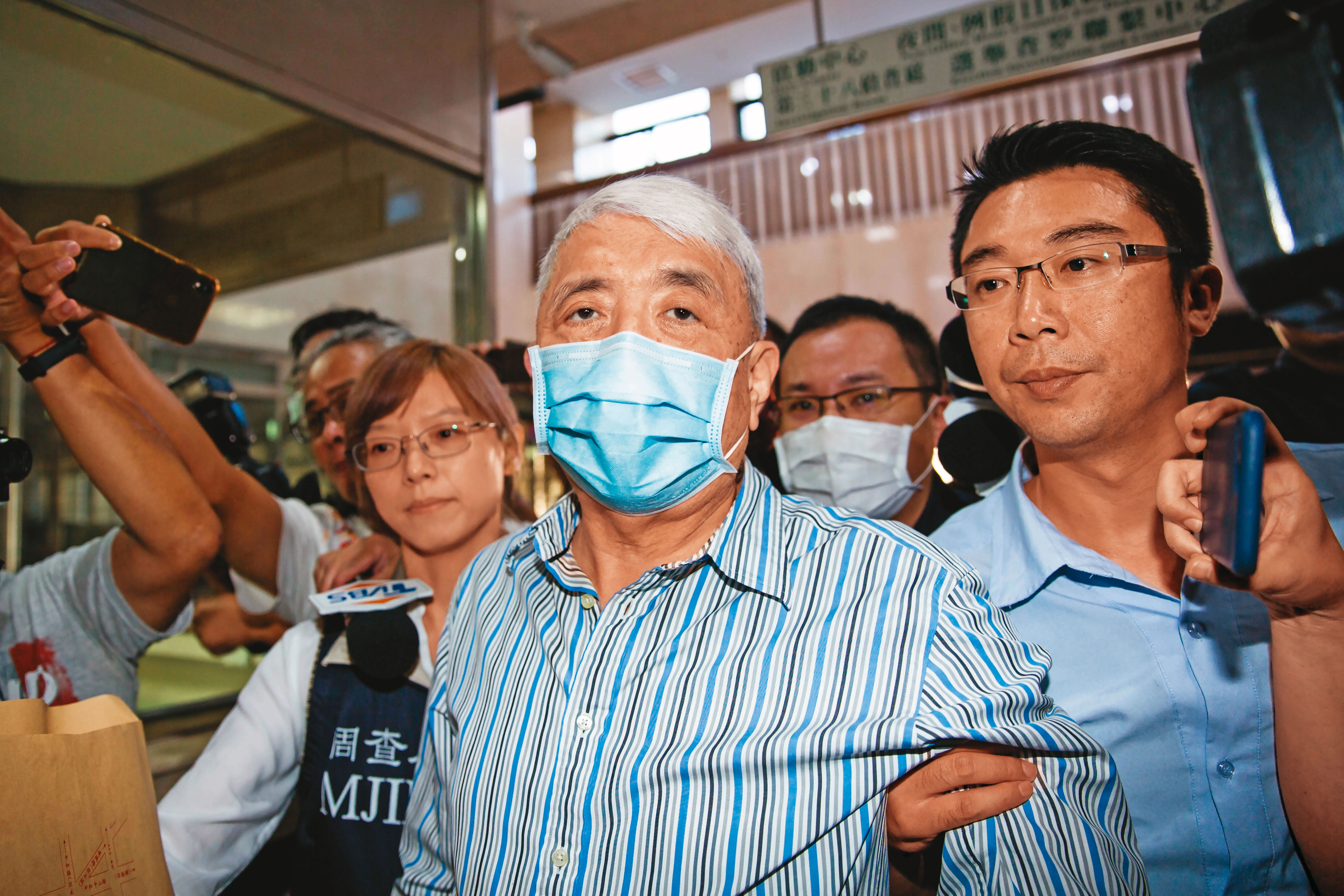 李恆隆為搶回SOGO經營權，官司訴訟近20年，為了召開公聽會力拚《公司法》修法，涉及行賄朝野立委遭訴。