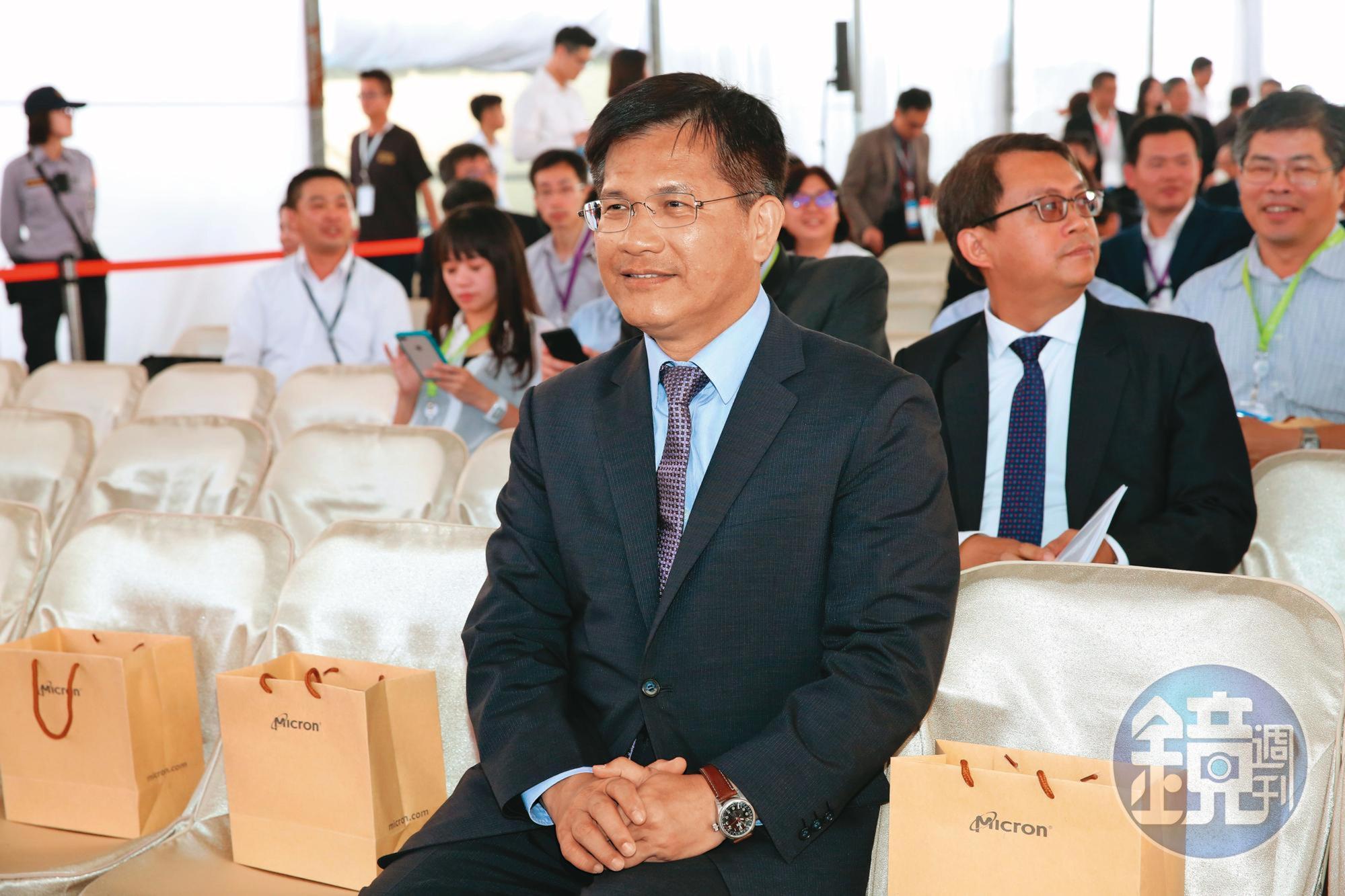 前交通部長林佳龍向檢方稱,徐永明雖曾透露時力財務負擔重,請他幫忙,他僅建議徐永明找企業界募款,雙方沒有金錢往來。