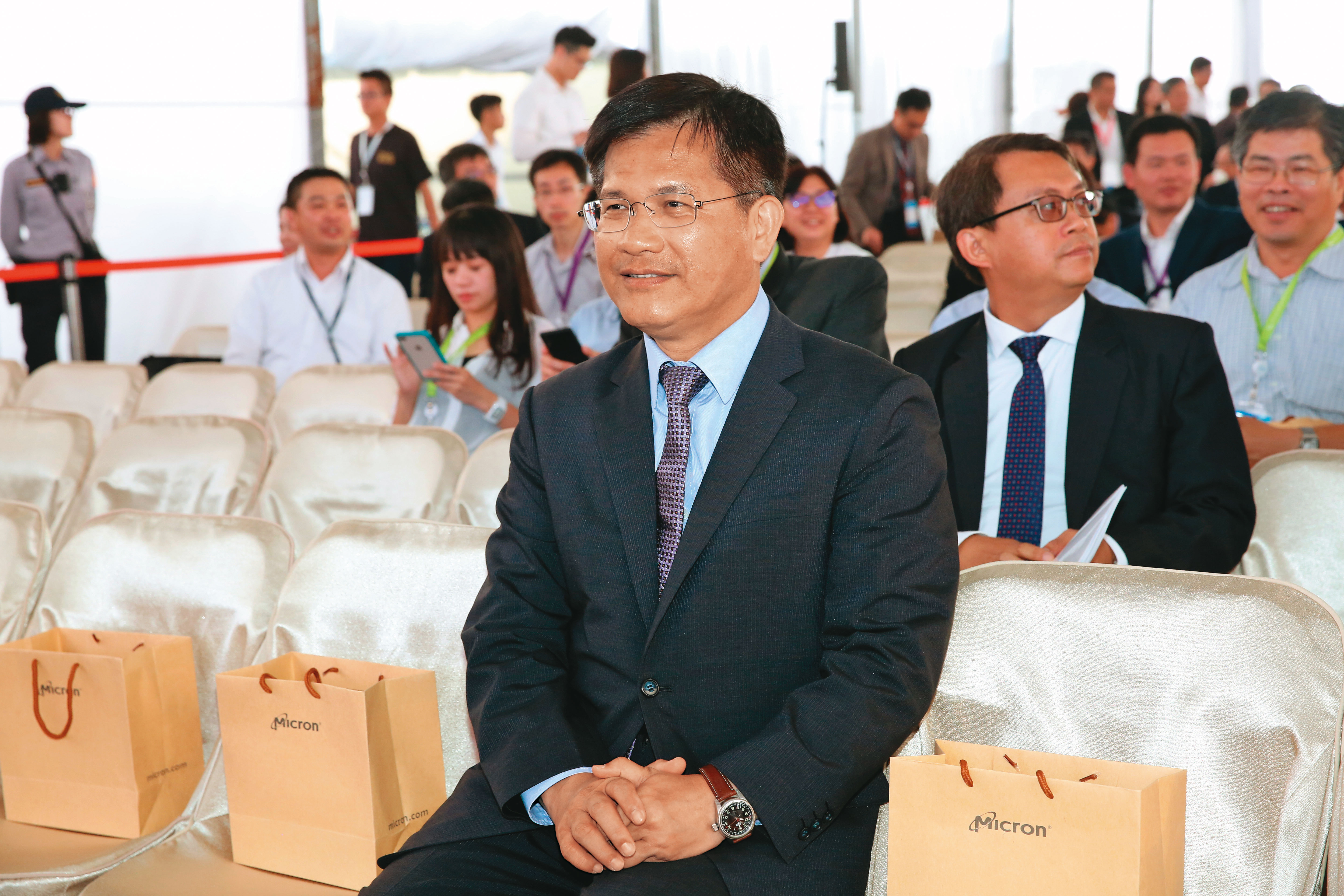 前交通部長林佳龍向檢方稱，徐永明雖曾透露時力財務負擔重，請他幫忙，他僅建議徐永明找企業界募款，雙方沒有金錢往來。