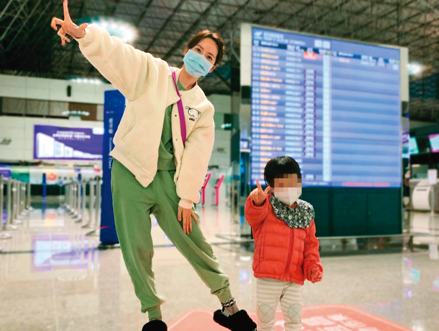 去年底前夫帶著愛女去美國探親,阿諾還前往機場送機。(翻攝自阿諾IG)