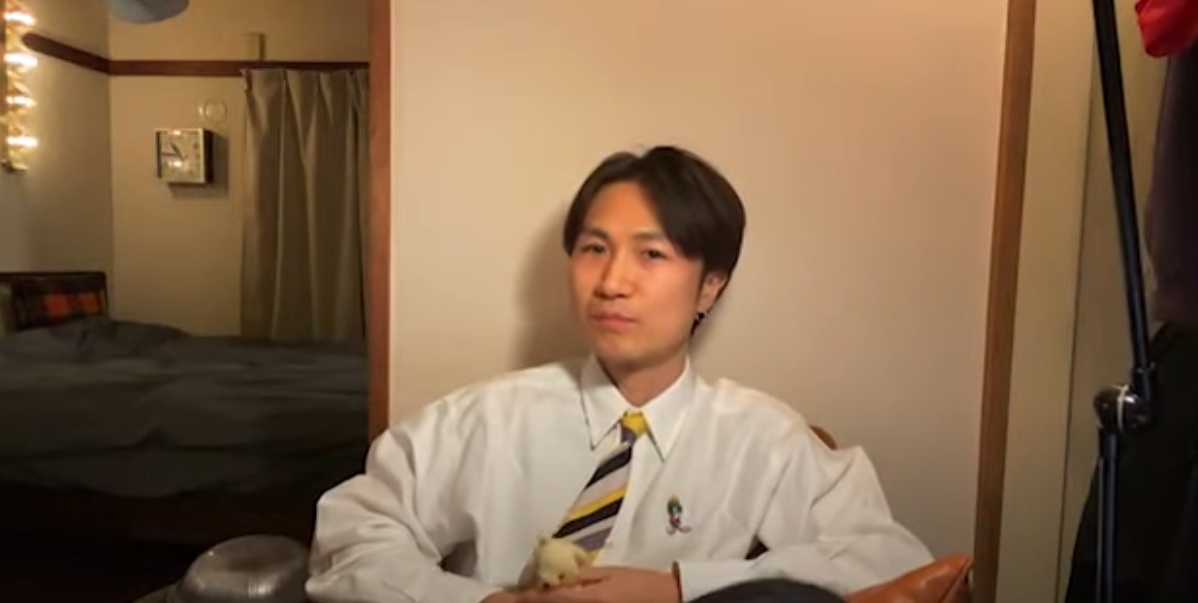 40歲日本國民主權黨黨主席平塚正幸，遭爆料與粉絲14歲女兒交往發生關係，並讓對方懷孕產子。（翻攝自平塚正幸98 YouTube頻道）