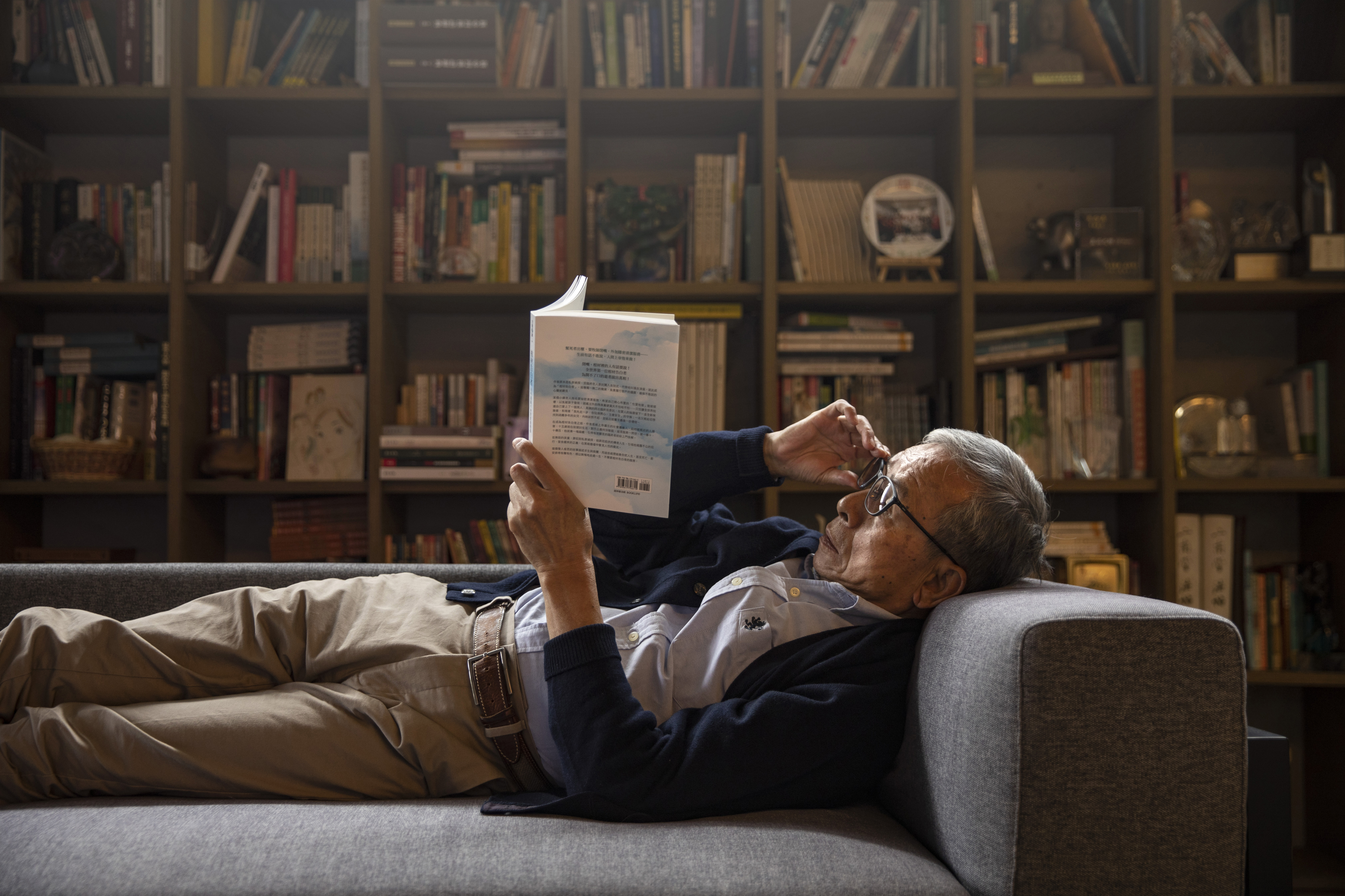 雖然70歲了，吳念真仍天天讀書，時常讀到半夜2點才驚覺該睡覺了。