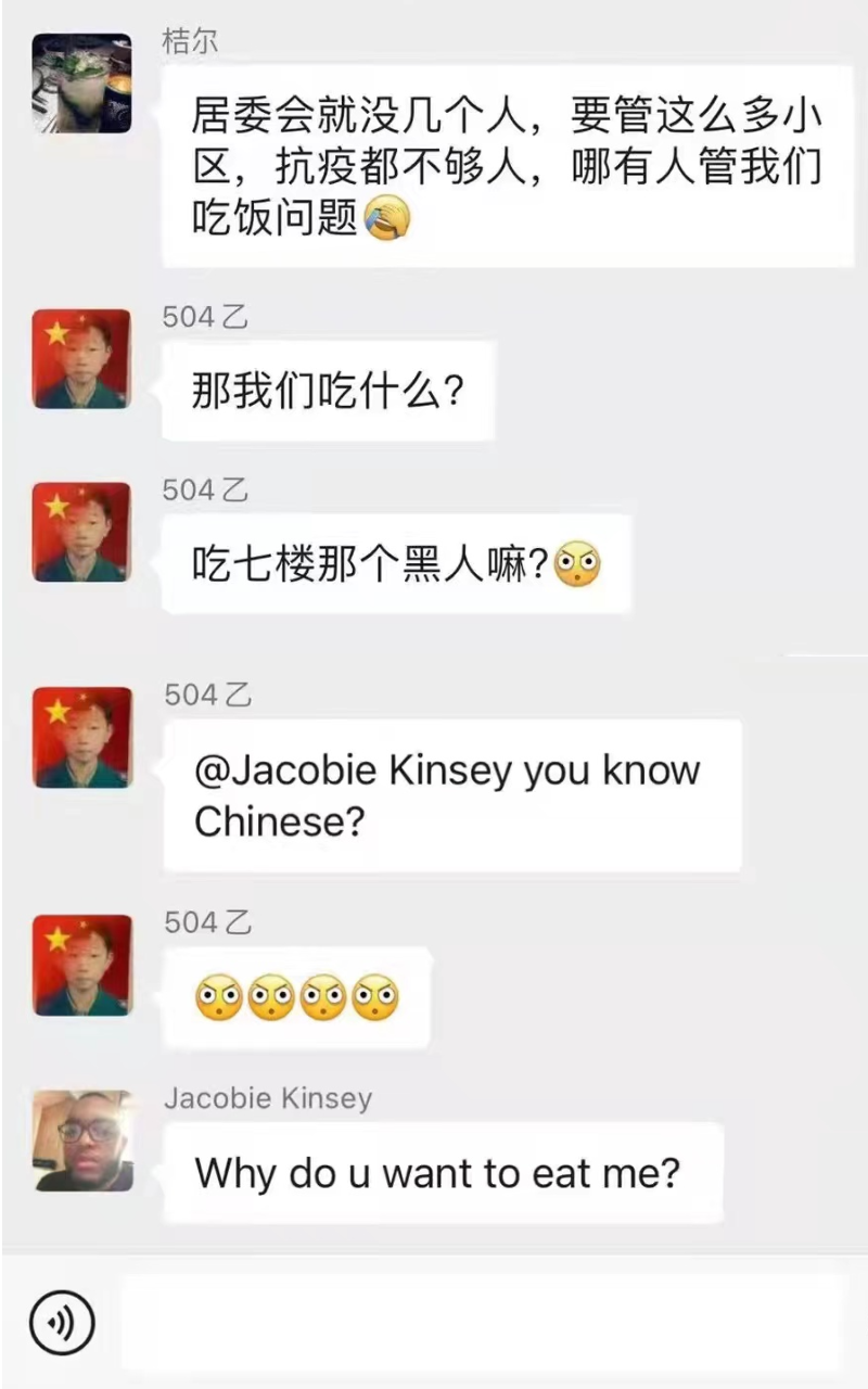 上海小區在微信群組討論糧食不足，有人提議「吃7樓那個黑人」。（翻攝自PTT）