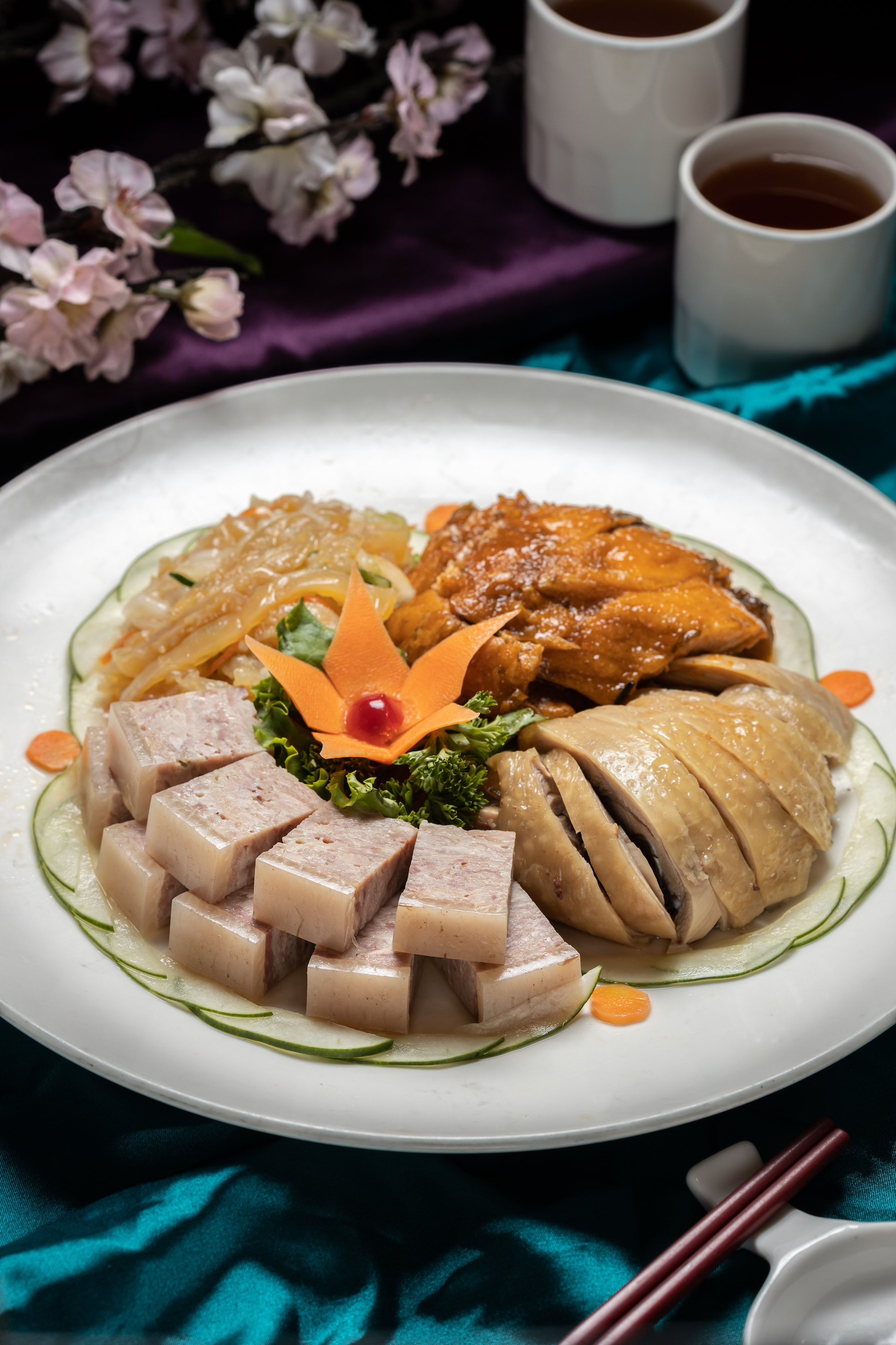 「冷盤四拼」能一次嘗到「肴肉」「醉雞」「燻魚」「海蜇皮」等功夫冷菜。（670元／份）
