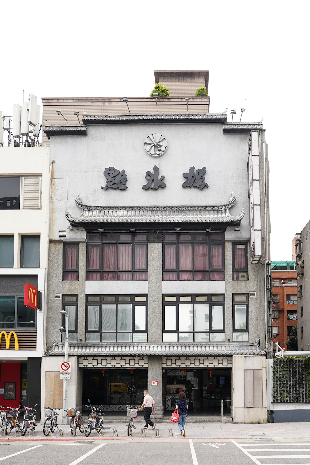 南京東路小巨蛋斜對面的「點水樓」南京店已有17年歷史。