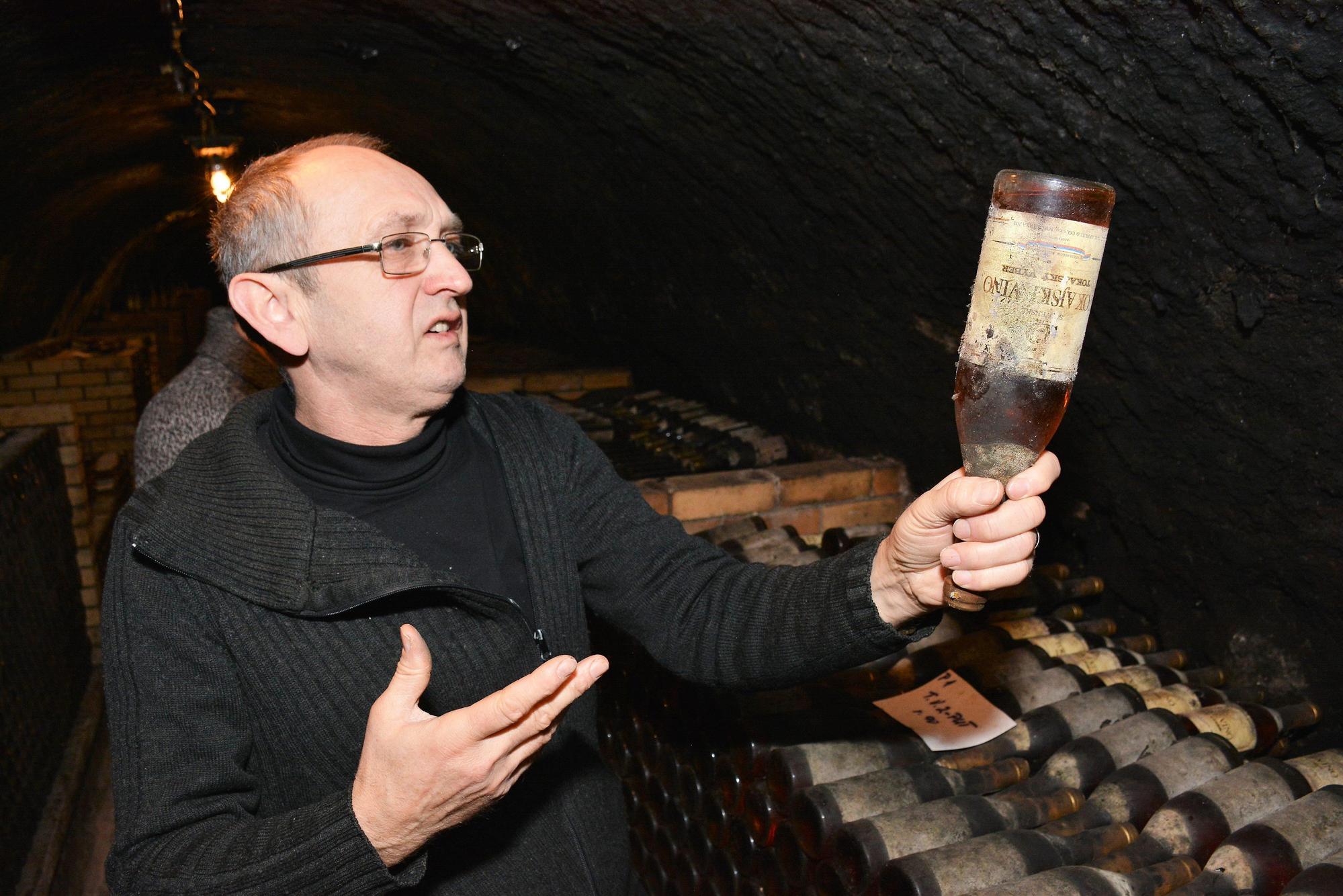 斯洛伐克老牌酒廠「Tokaj&Co」首席釀酒師Milan Kakaš遵循古法釀造風味深厚的貴腐酒。（好食365提供）