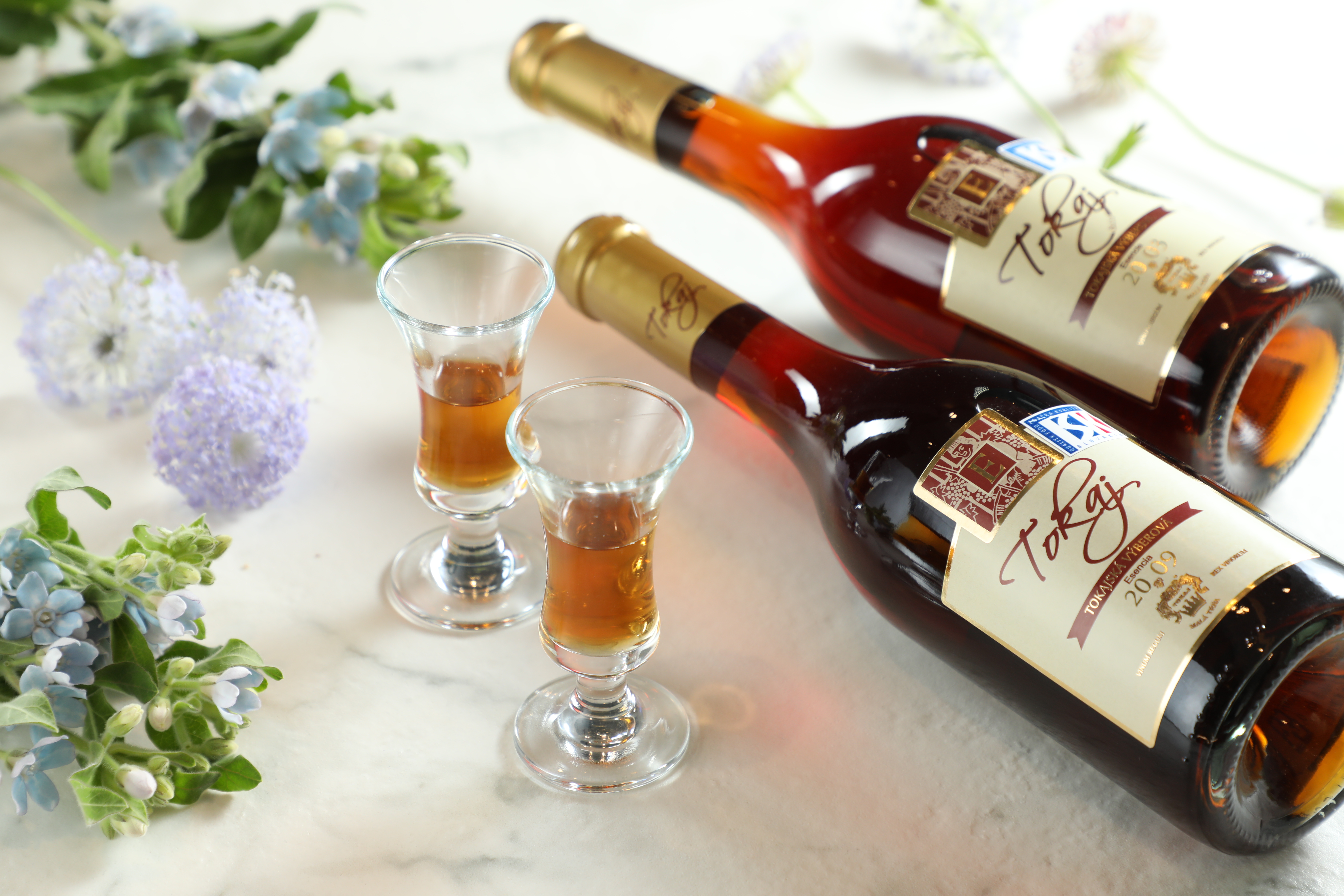 「貴族葡萄酒精華2003／2009」是最高級的貴腐酒，有如液體黃金。（皆9,900元／瓶）