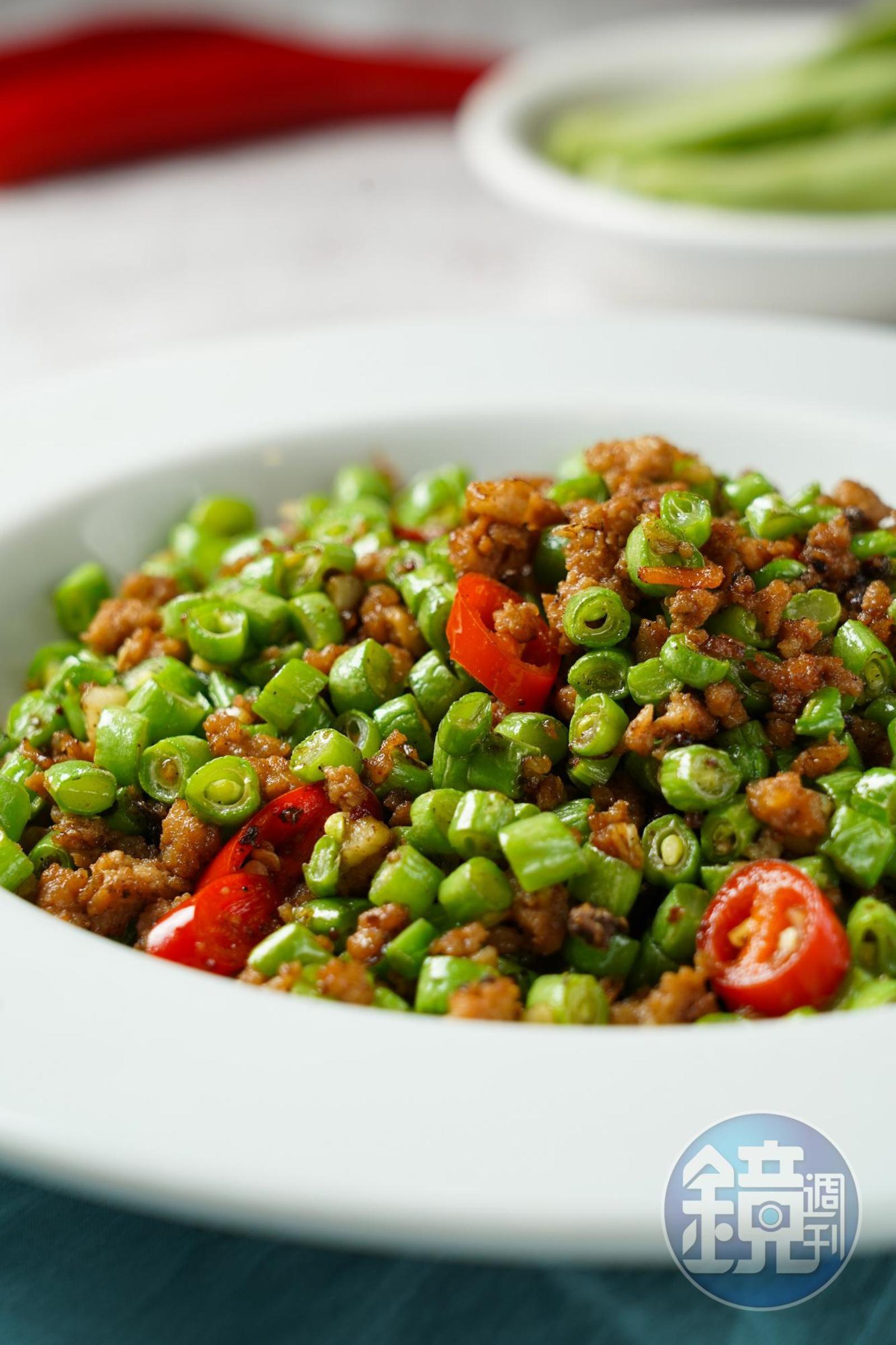 「菜掃光」的四季豆翠綠而無生味,尾韻還有梅林醬的香氣,相當考驗火候。(330元/份)