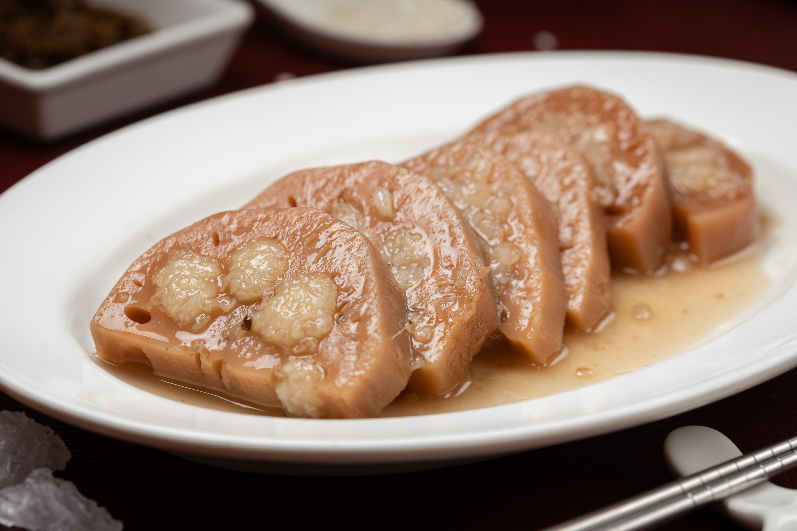 「桂花糯米蓮藕」冰糖賦予乾淨的甜味,讓桂花的清雋更明顯。(280元/小份)