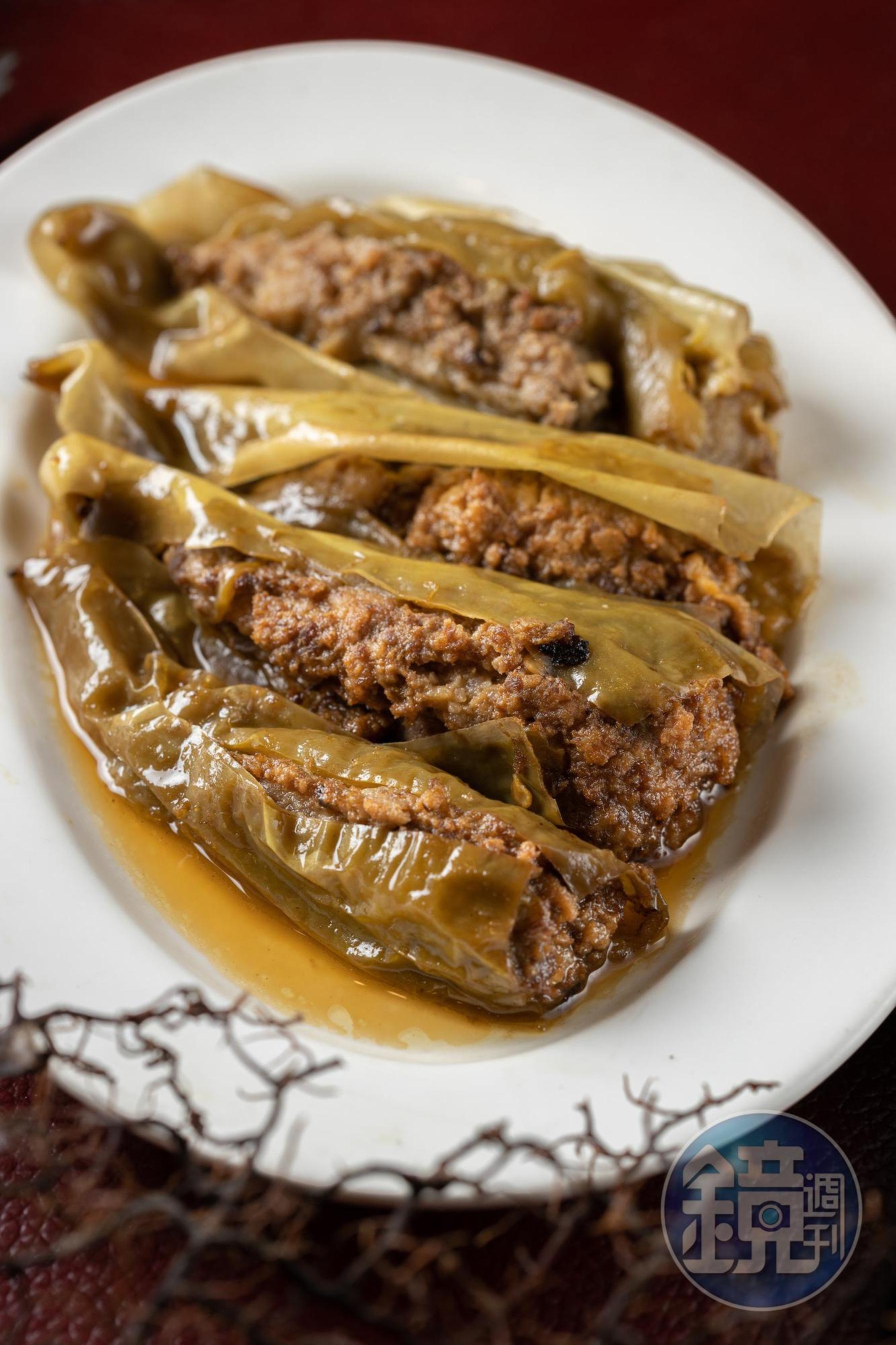 「辣椒夾肉」椒香全燒進肉餡裡，鹹甘下飯。（280元／小份）