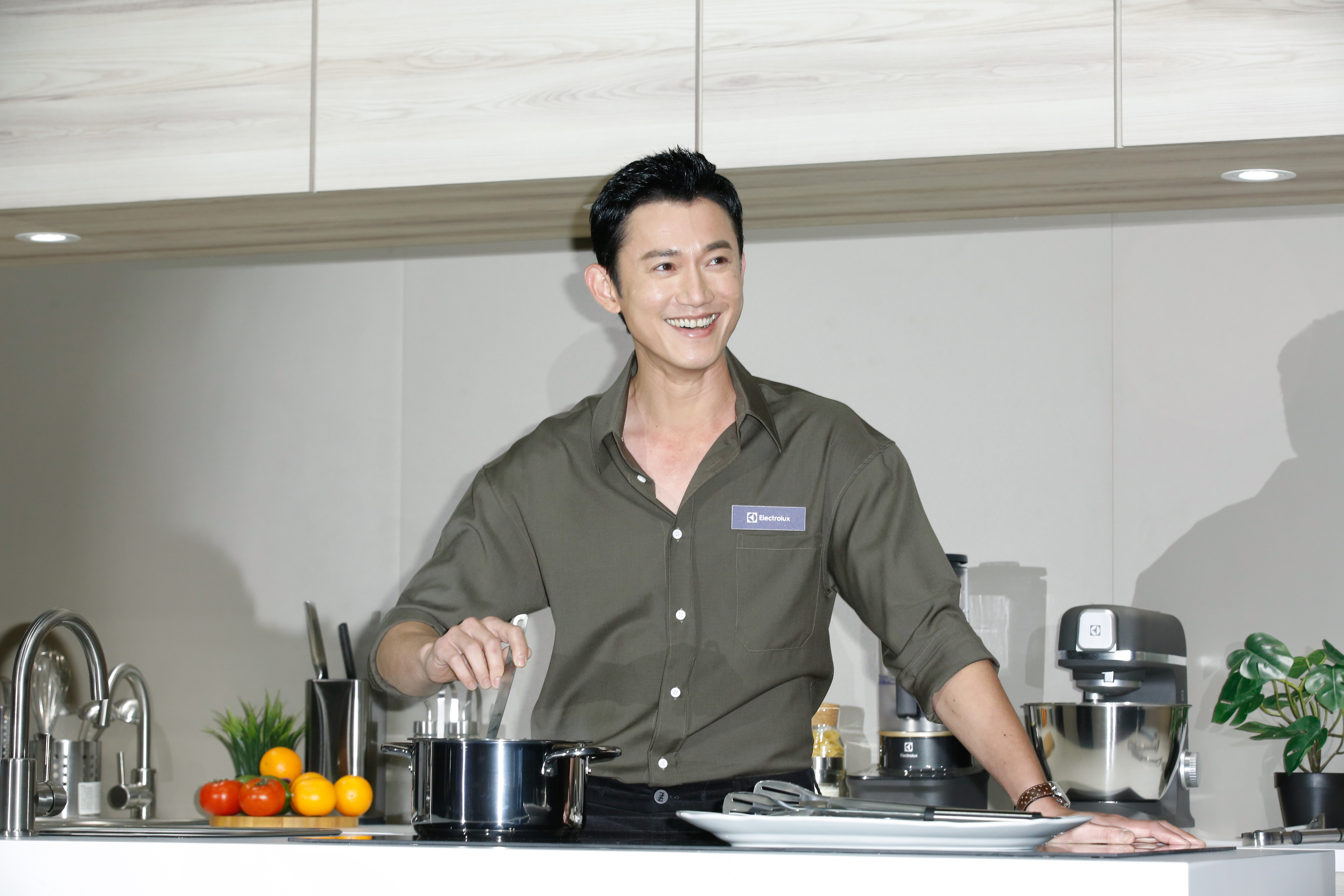 吳慷仁今為代言電器品牌站台。