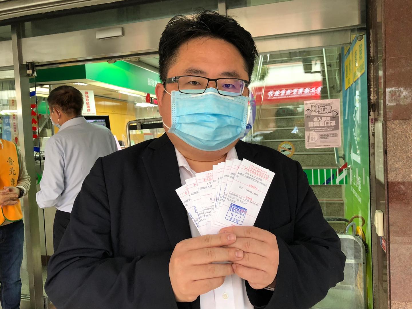 矢板明夫透露自己確診的消息，大讚高端疫苗控制症狀的效果不錯。（翻攝自矢板明夫臉書）