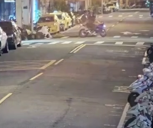 林姓男子找尋要開槍的地方。（翻側畫面）