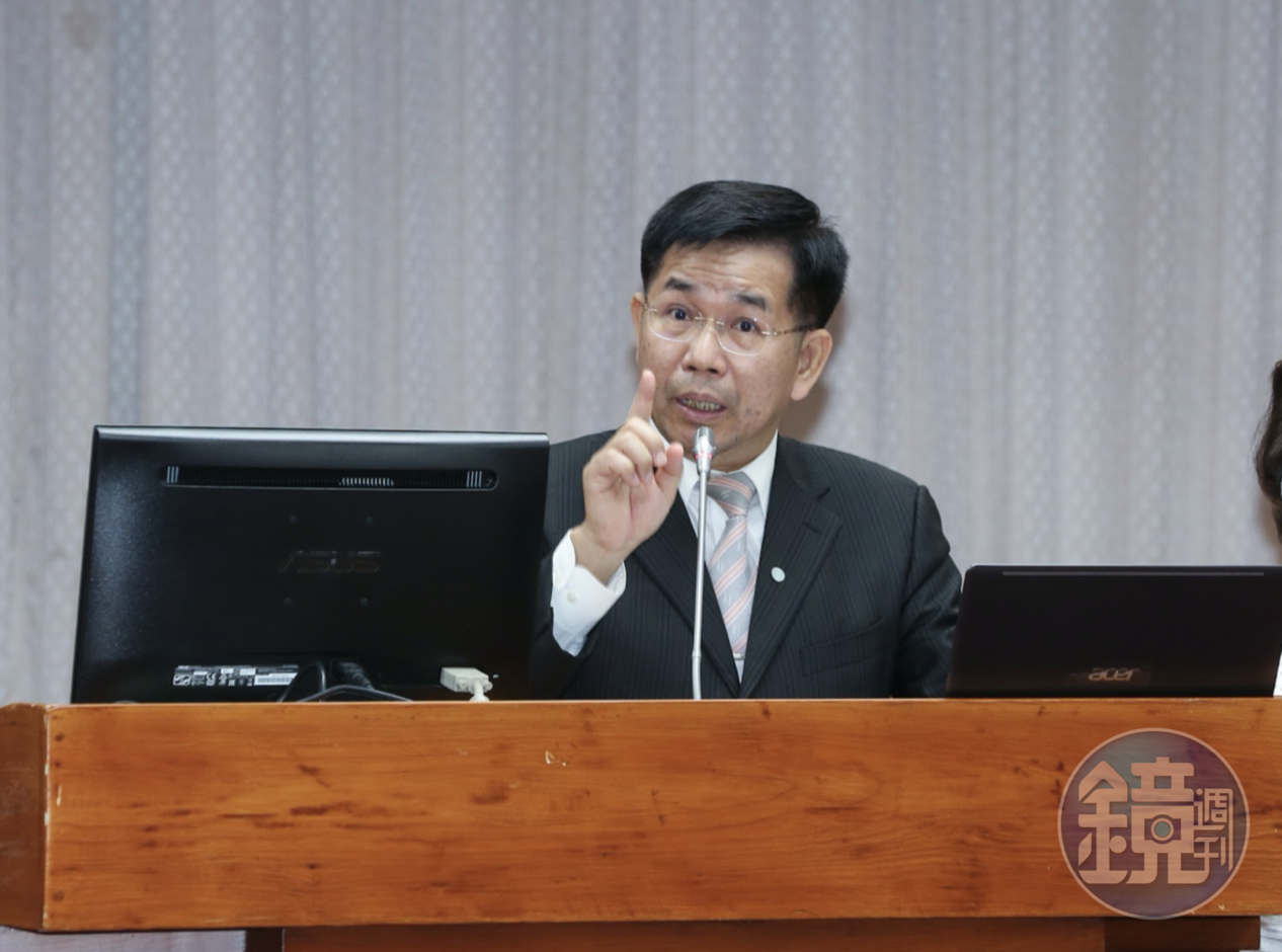 台鐵員工於5月1日不加班，教育部長潘文忠今（27）日表示，若考生因台鐵罷工前往應考有困難，可由學校安排遊覽車等交通工具，教育部將補助所有費用。（資料照）