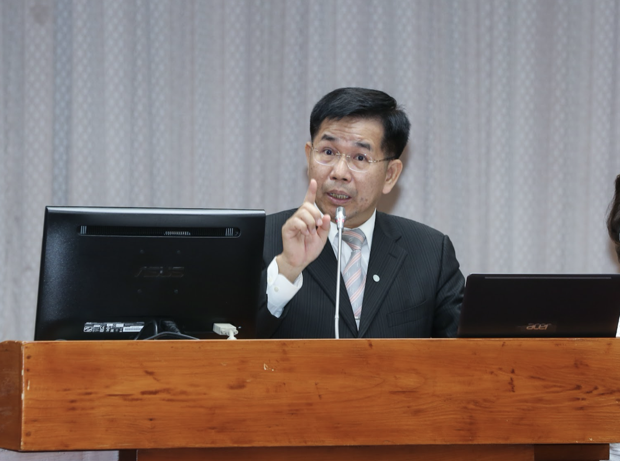 台鐵員工於5月1日不加班，教育部長潘文忠今（27）日表示，若考生因台鐵罷工前往應考有困難，可由學校安排遊覽車等交通工具，教育部將補助所有費用。（資料照）