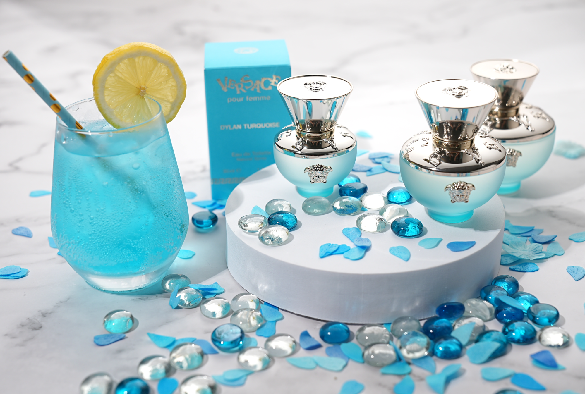 VERSACE凡賽斯狄倫淡藍女性淡香水30ml 1,850元、50ml 2,500元、100ml 3,250元