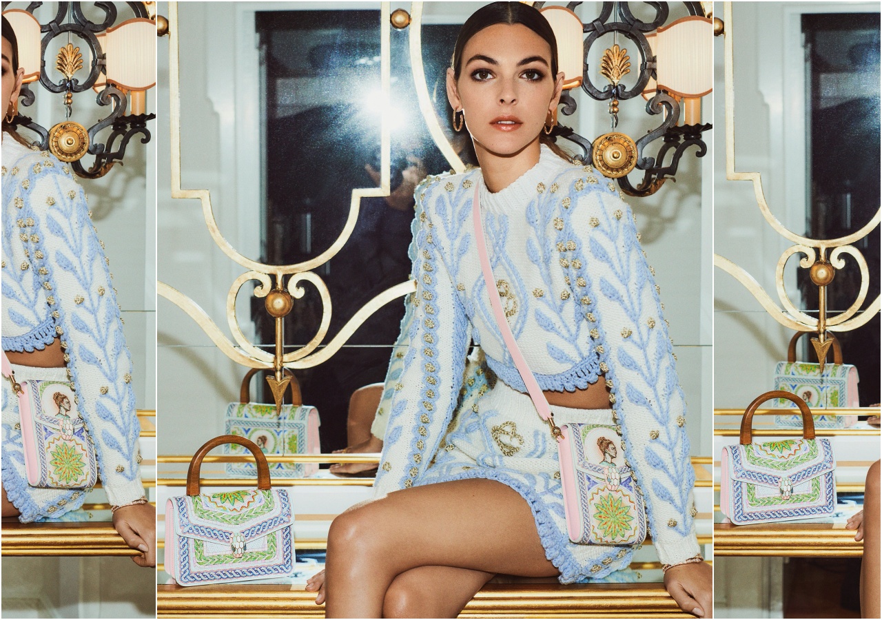 超模Vittoria Ceretti配戴全新BVLGARI X CASABLANCA限量聯名包款。（寶格麗提供）