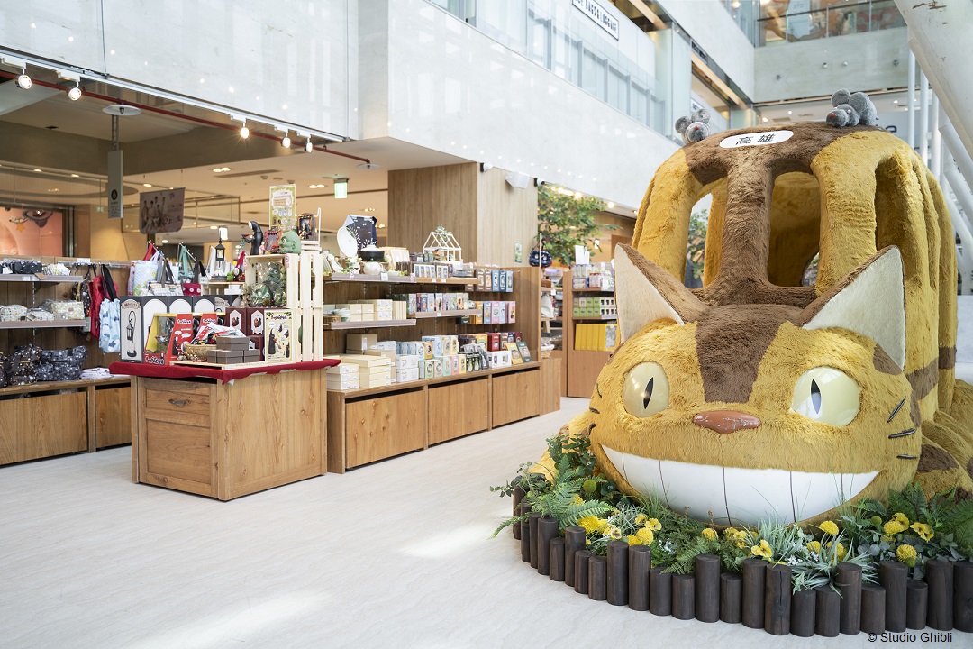 貓巴士前進高雄，粉絲絕不可錯過，快來「橡子共和國」高雄一號店拍照打卡。（© Studio Ghibli）