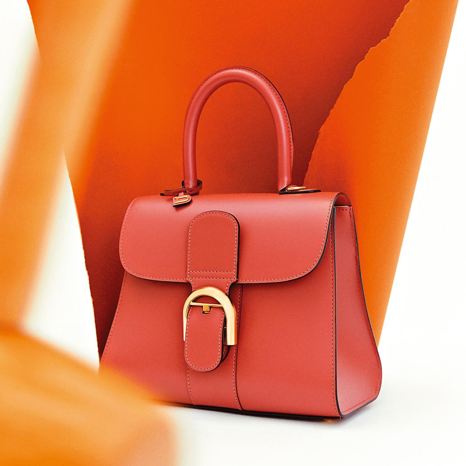 緋紅色Brillant PM手袋,NT$214,300。(美之心提供)