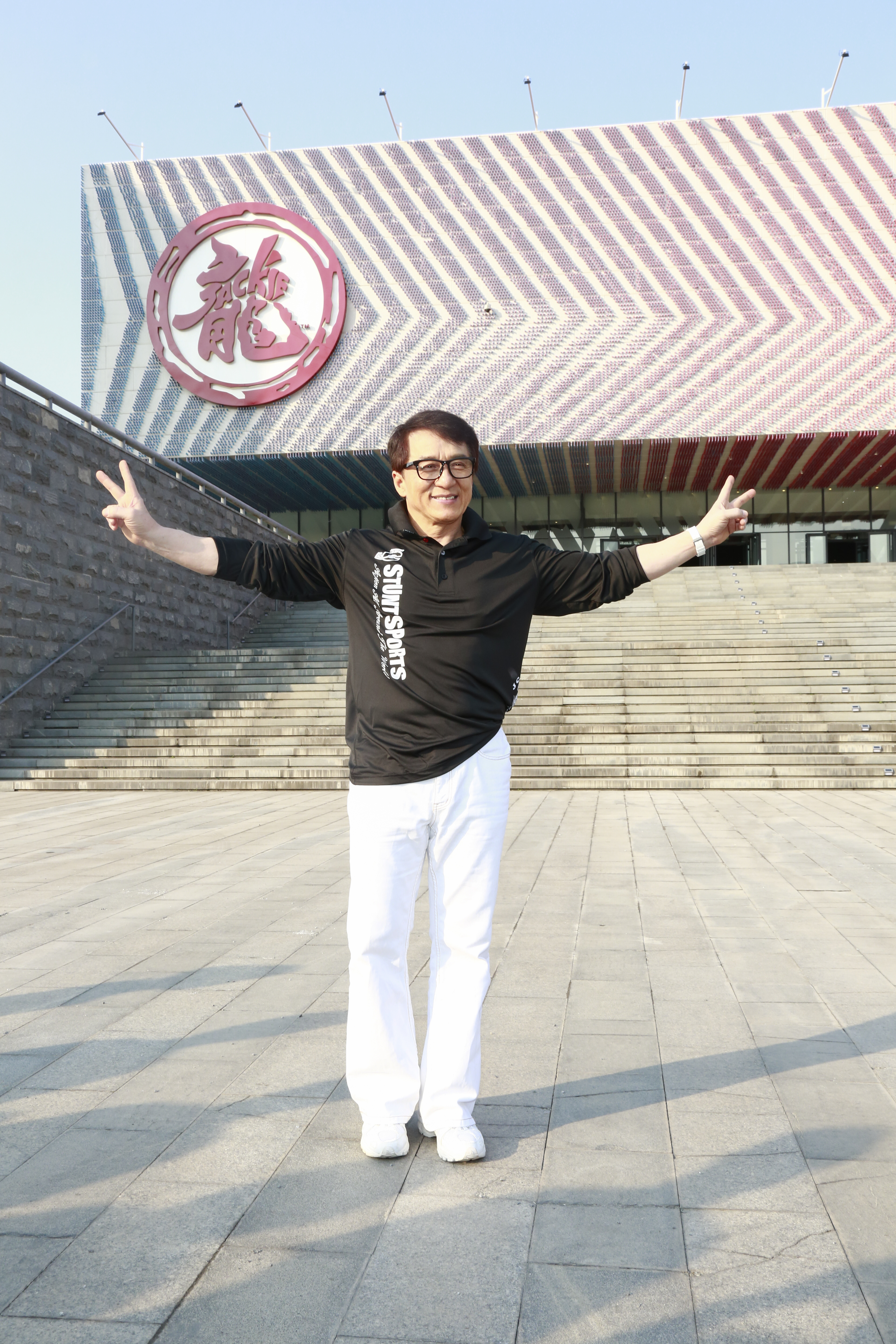 朱延平笑說成龍像過動兒,靜不下來。