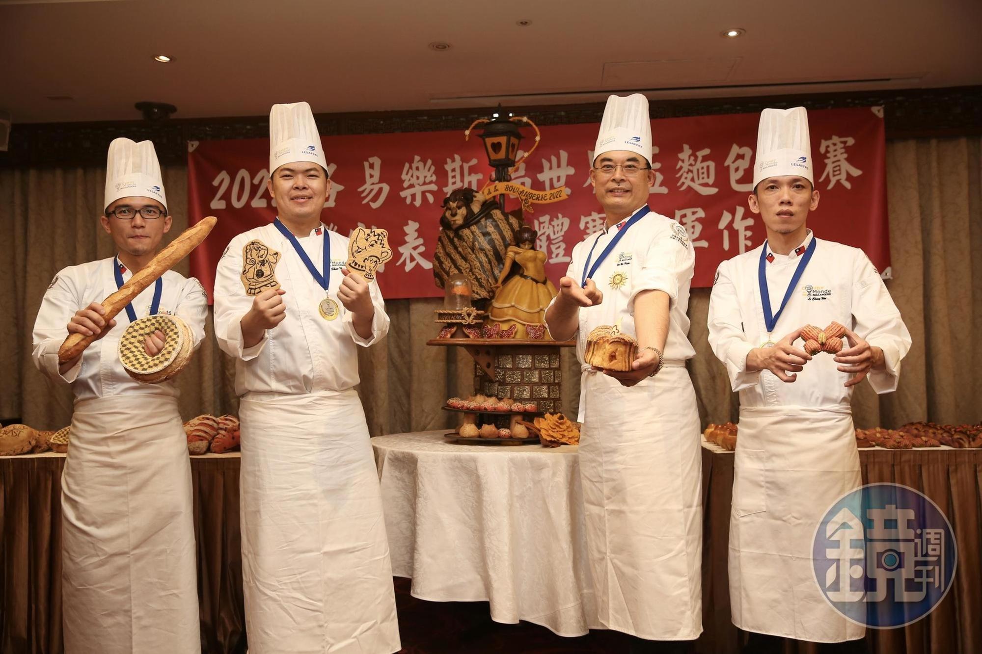 練吳武憲（右2）率領武子靖（左1）、徐紹桓（左2）、李忠威（右1）在路易樂斯福世界盃麵包大賽，為台灣首度拿下團體賽冠軍。