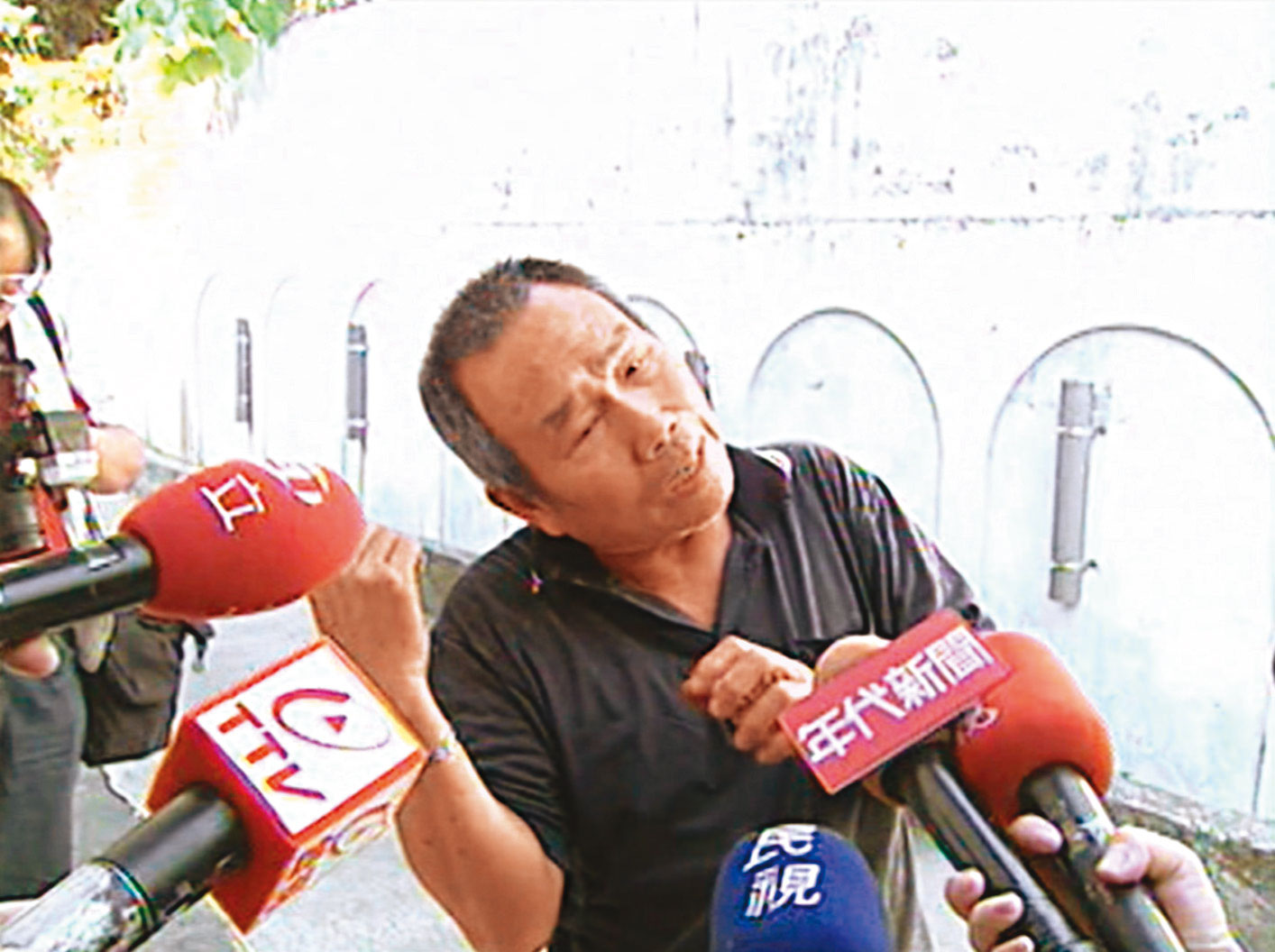 掃街車司機（圖）在雙園大橋上發現屍袋，嚇得趕緊報警。（東森新聞提供）
