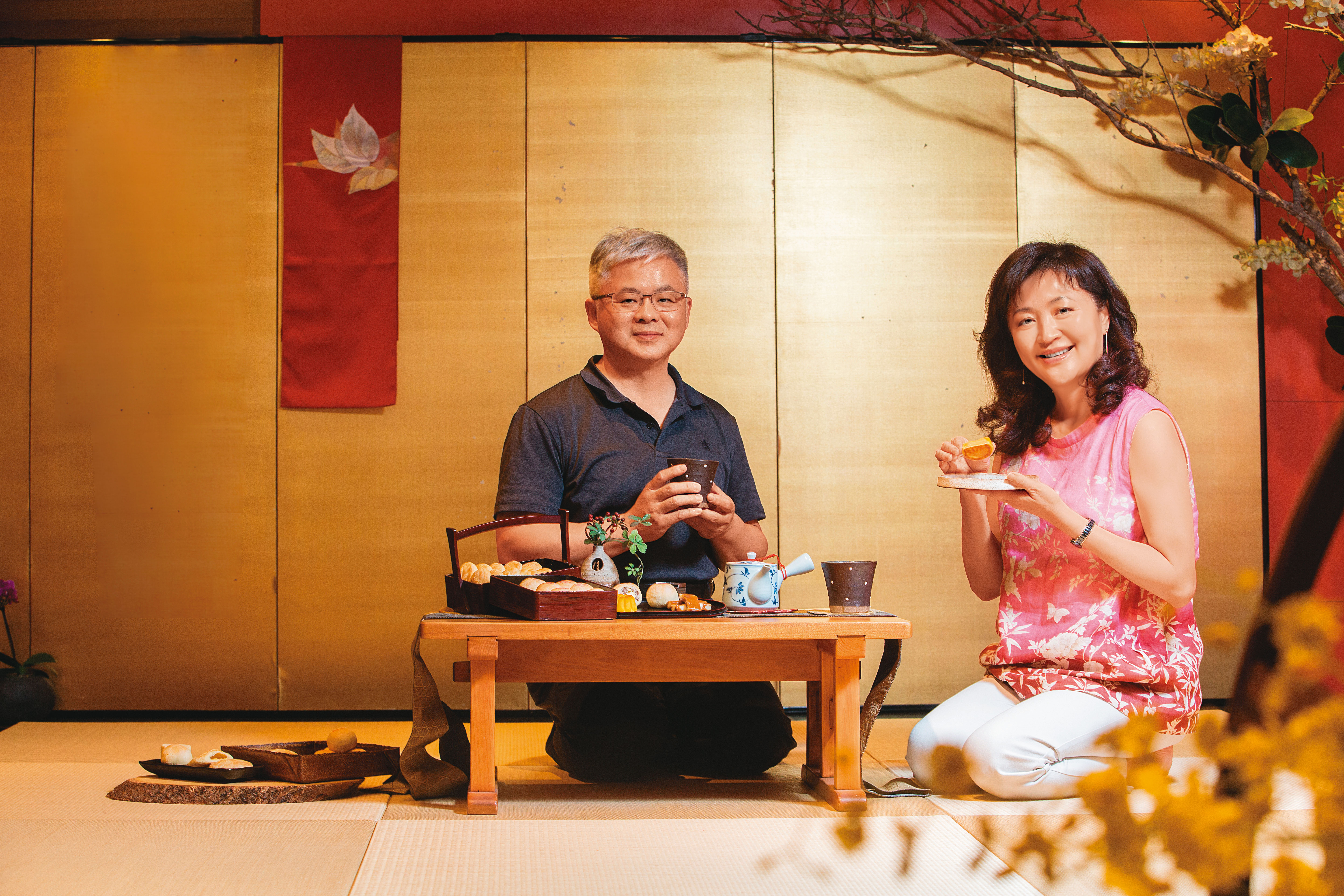 陳宇鴻（左）與翁羿琦（右）9年前創立陳允宝泉，將原本年虧百萬元的店拚到年收1.8億元。