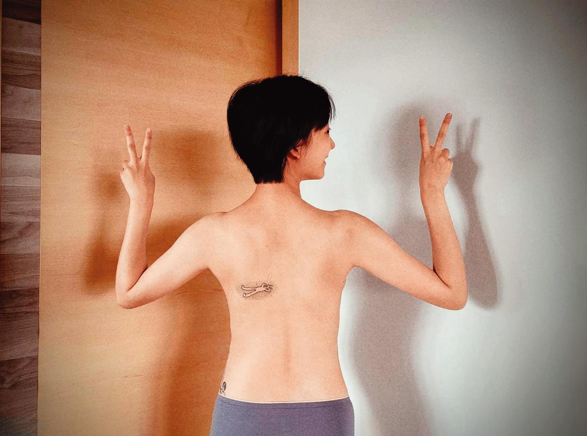 孟耿如懷胎9個月,近日秀出纖瘦美背,完全看不出孕婦模樣。(翻攝自孟耿如臉書)