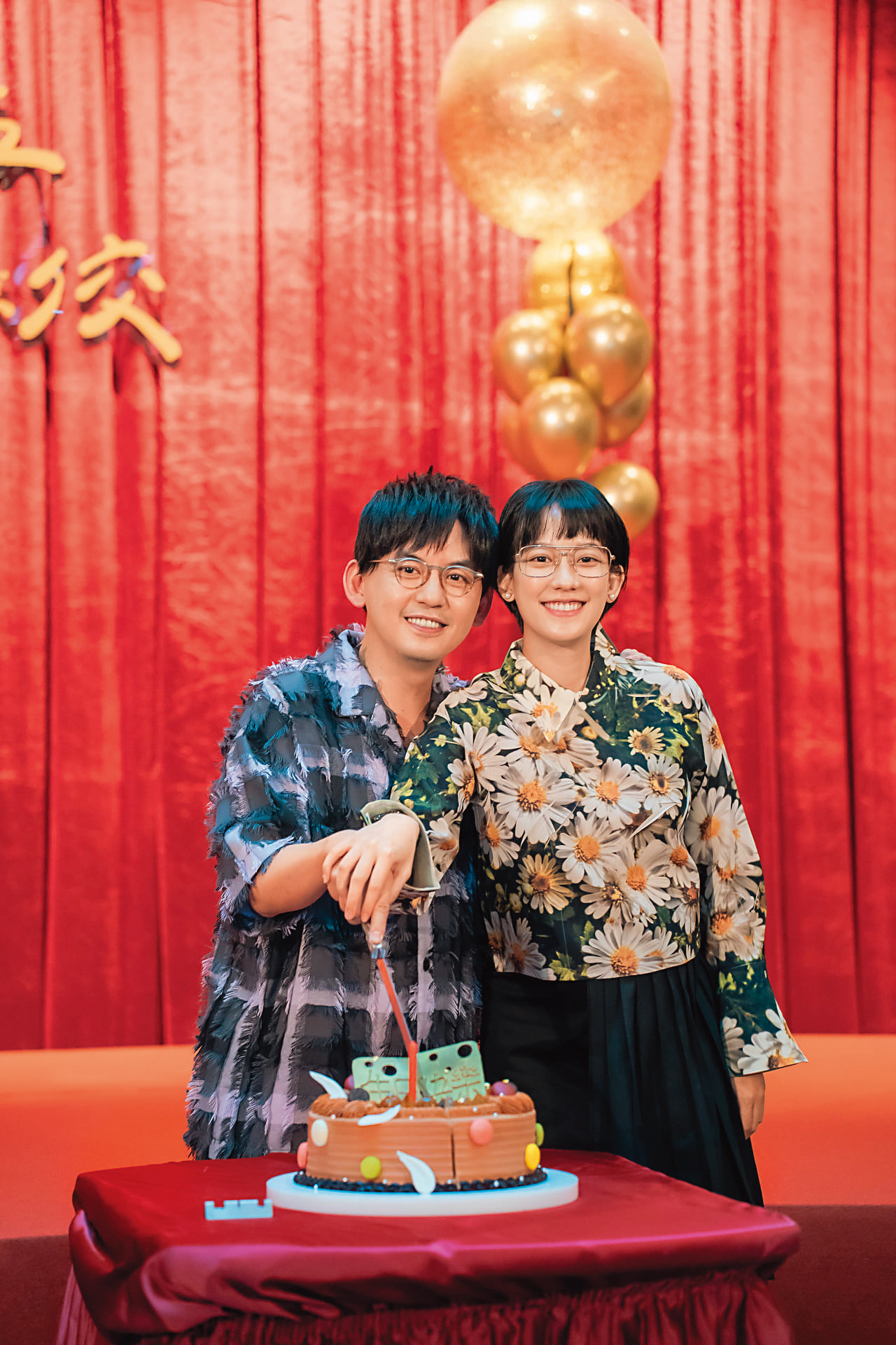 黃子佼（左）與孟耿如（右）將升格當新手爸媽。（翻攝自黃子佼臉書）