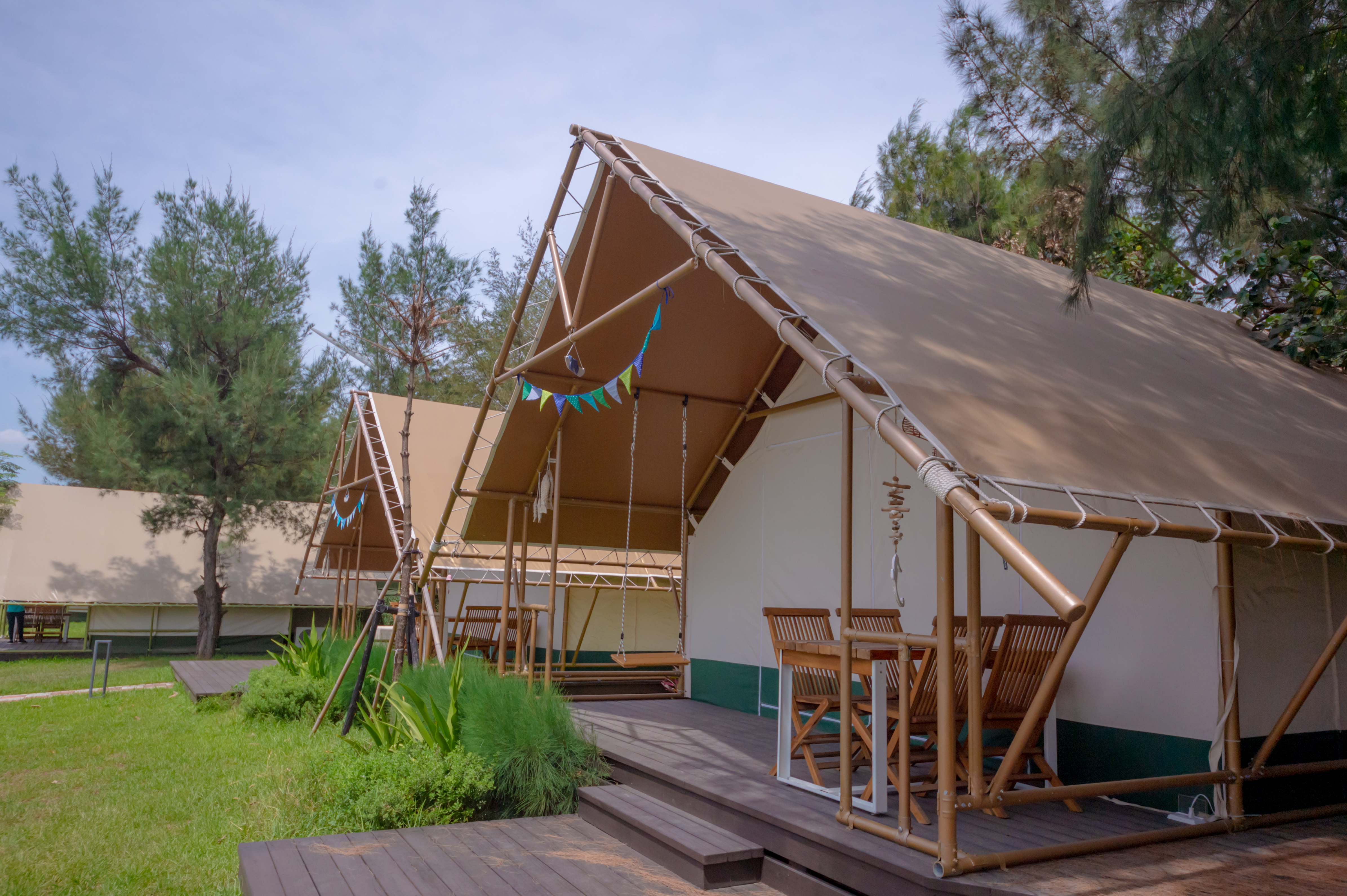 走出五星級露營區「向海那漾」，眼前就是湛藍大海。（向海那漾、清水那方提供）