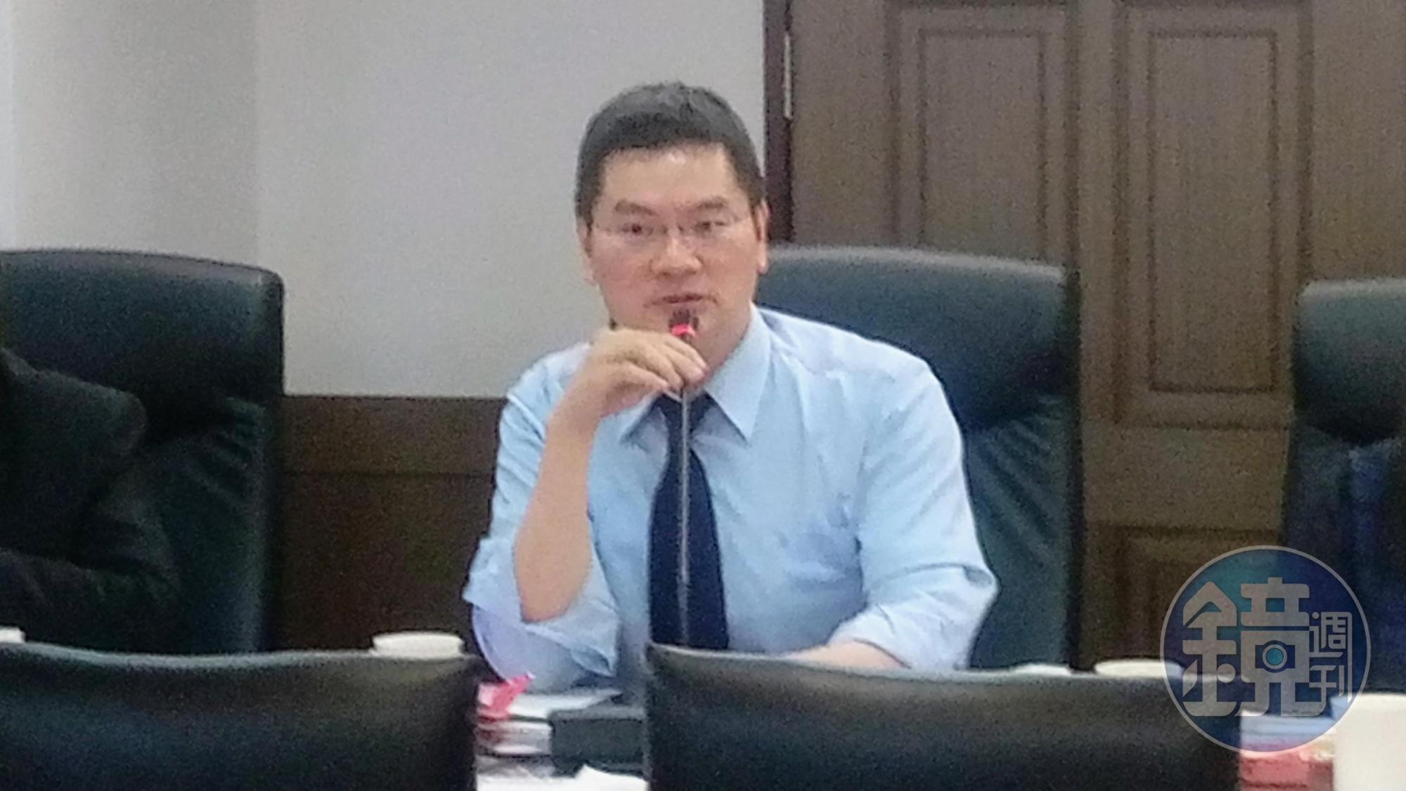 最高法院法官邱忠義提案獲大法庭通過,卻傳出是馬屁提案。