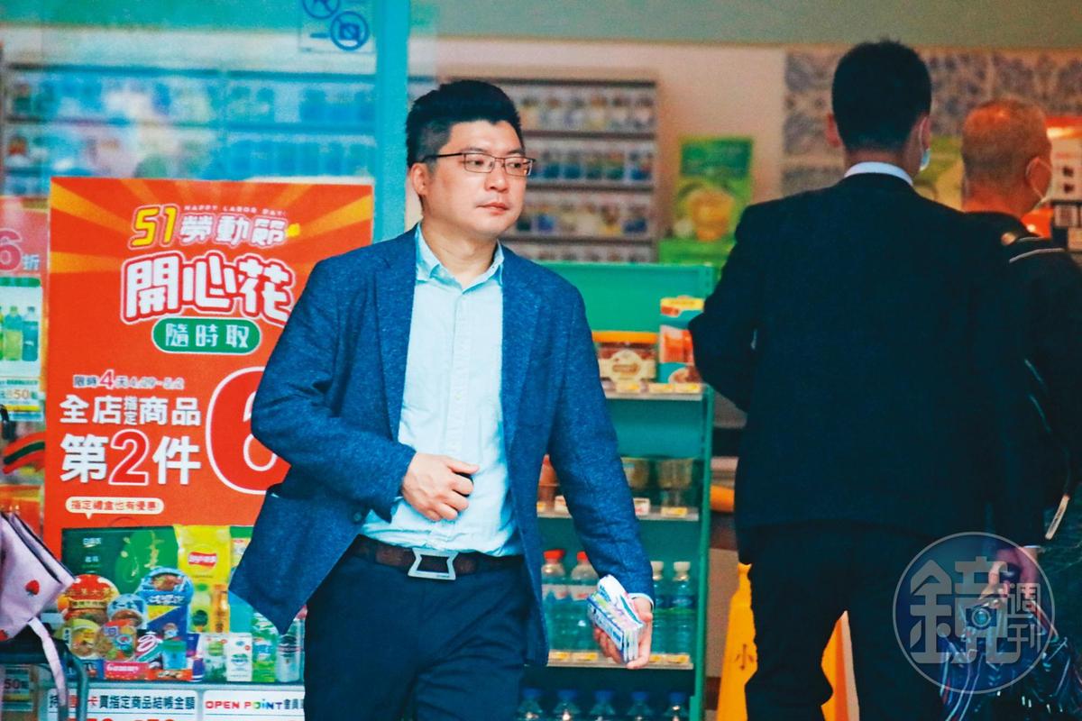 台北地檢署前檢察官劉彥君翹班帶妹開房間遭判罰薪4個月約56萬餘元。