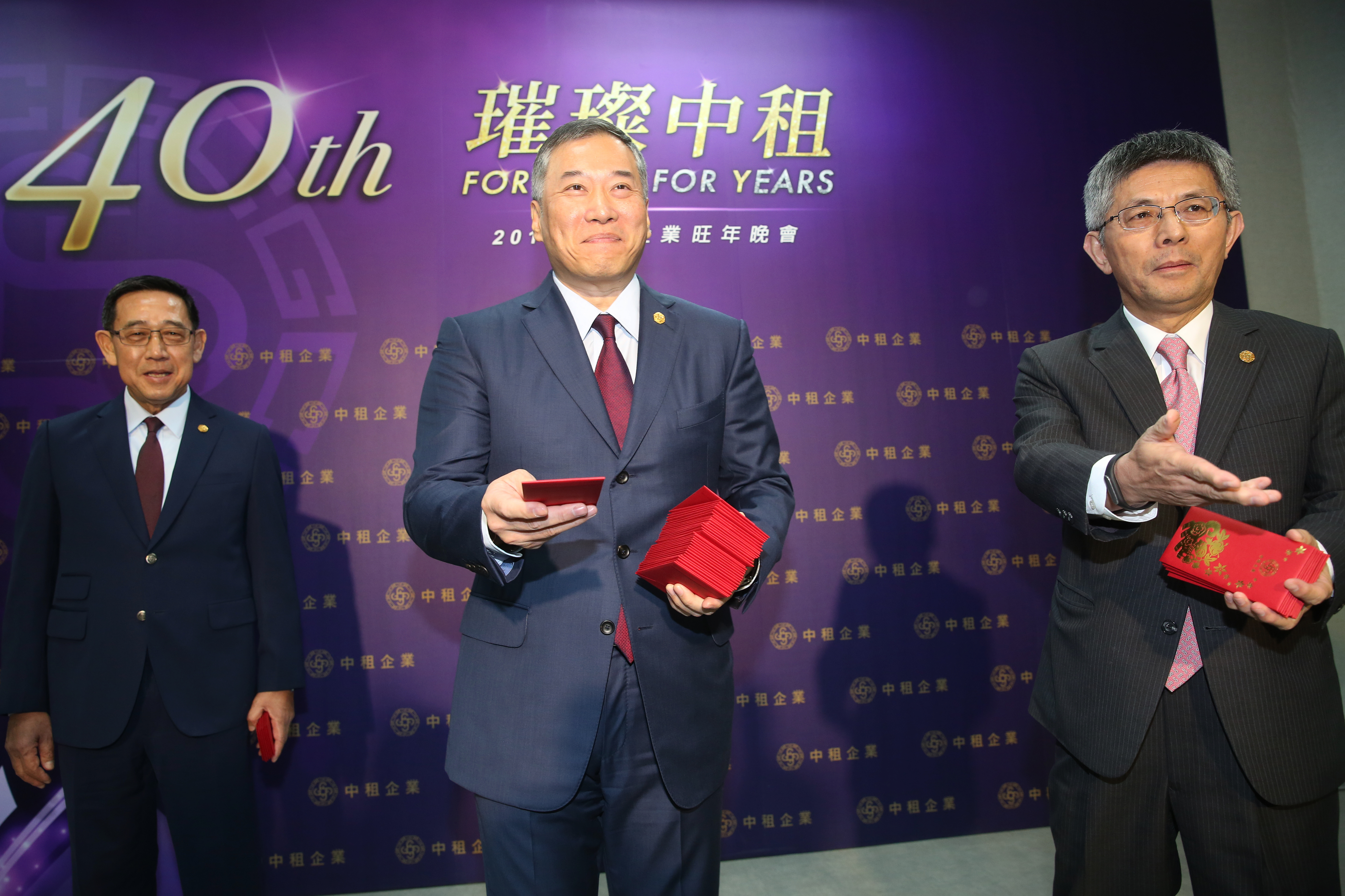 辜仲立（中）以身價49億美元打敗哥哥辜仲諒和辜仲瑩。（本刊資料照）