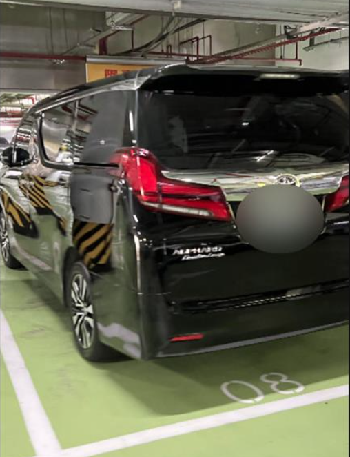 林金結被踢爆快篩陽性後，開車到議會會館住宿。（翻攝畫面）