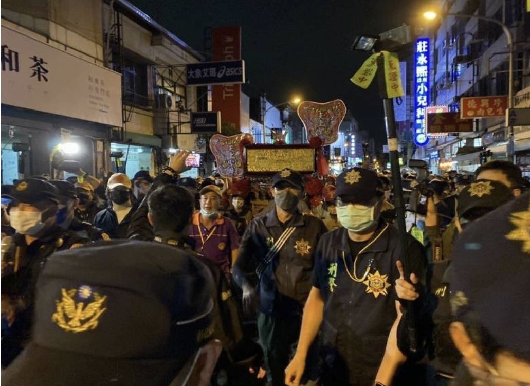 警方護衛大甲媽鑾轎。（翻攝彰警官網）