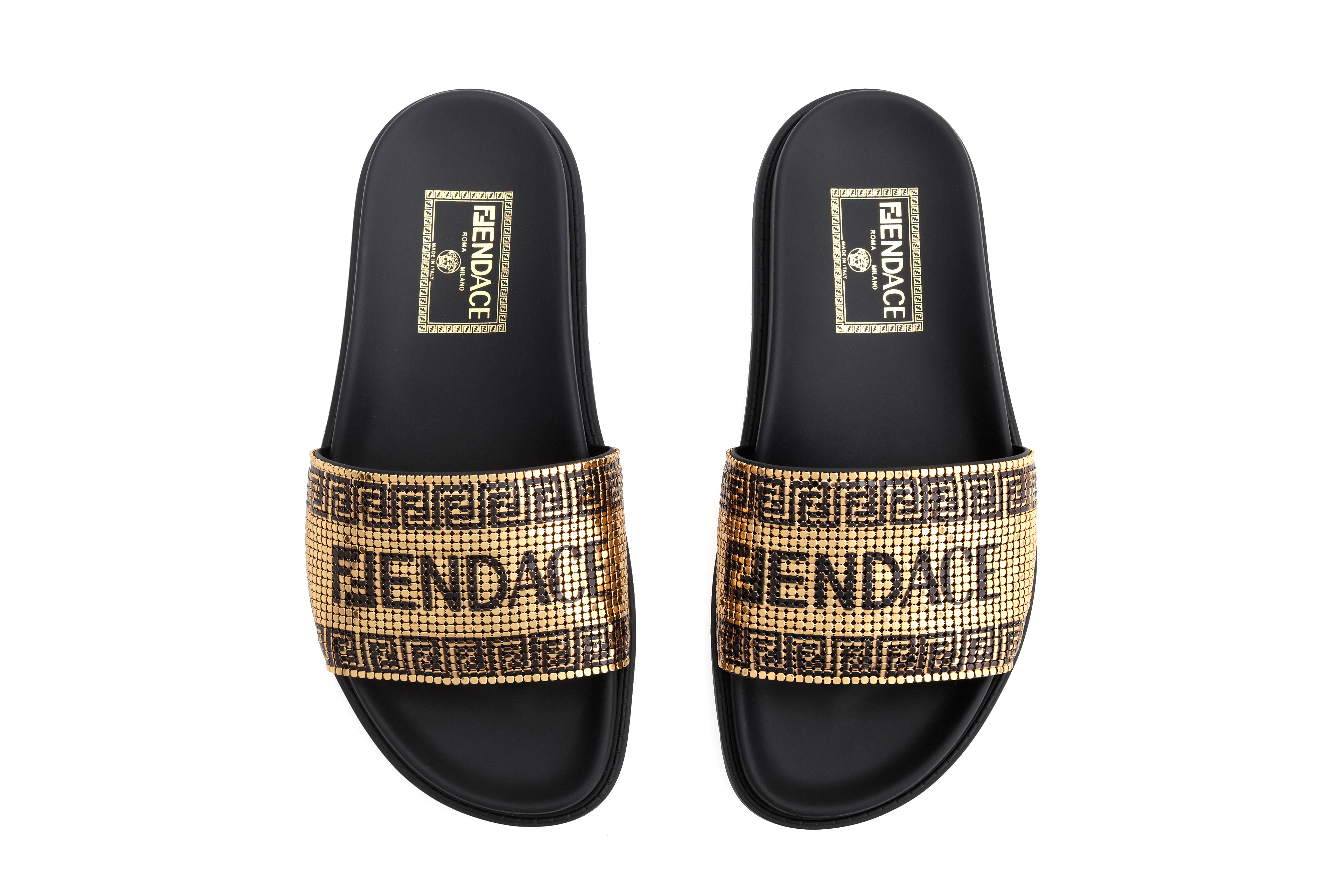 FENDI FENDACE膠囊系列Signature涼鞋。NT$51,000（FENDI提供）