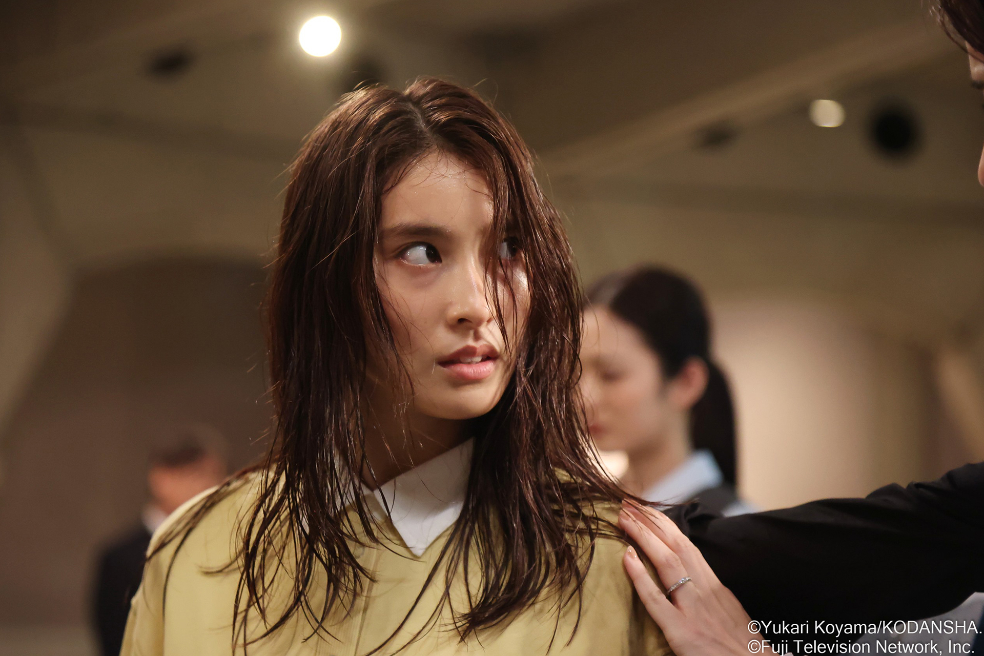 土屋太鳳在《麻煩一族》不斷受「水難」攻擊。（friDay影音提供）